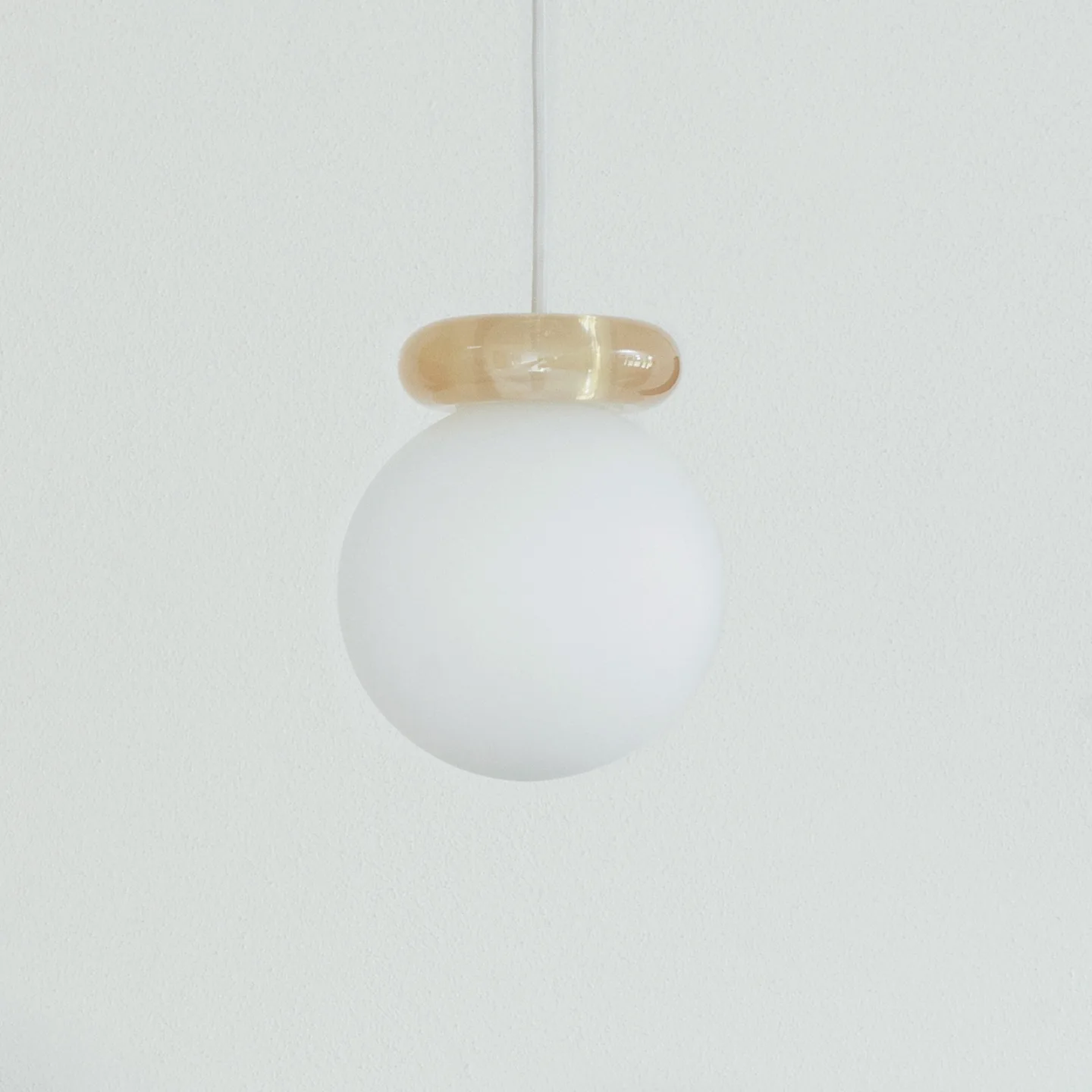 Hinx Pendellampe, sandfarben/weiß, Glas - Normann Copenhagen - Küche - Design - Einflammig