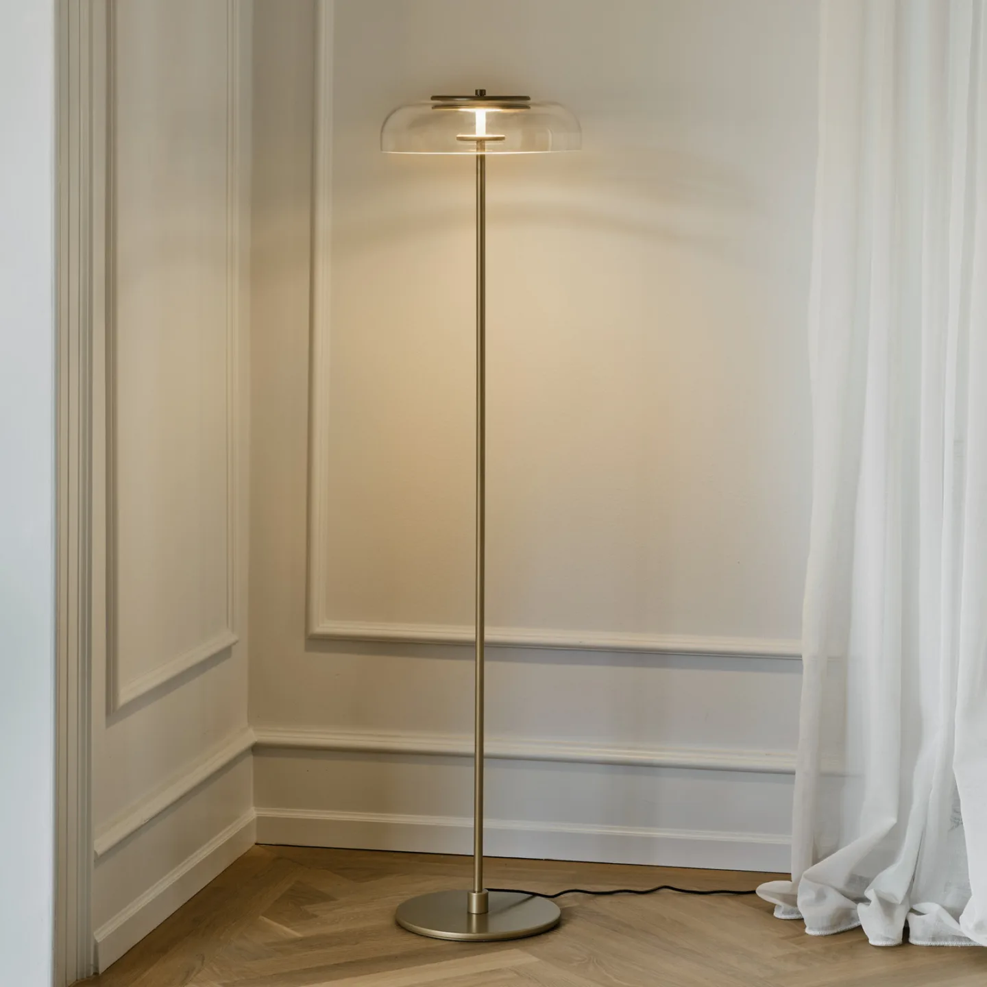 Blossi LED-Stehleuchte, Höhe 120 cm, goldfarben/klar - Nuura Nuura Aps - Wohnzimmer - Skandinavisch - Metall - Mit Schirm