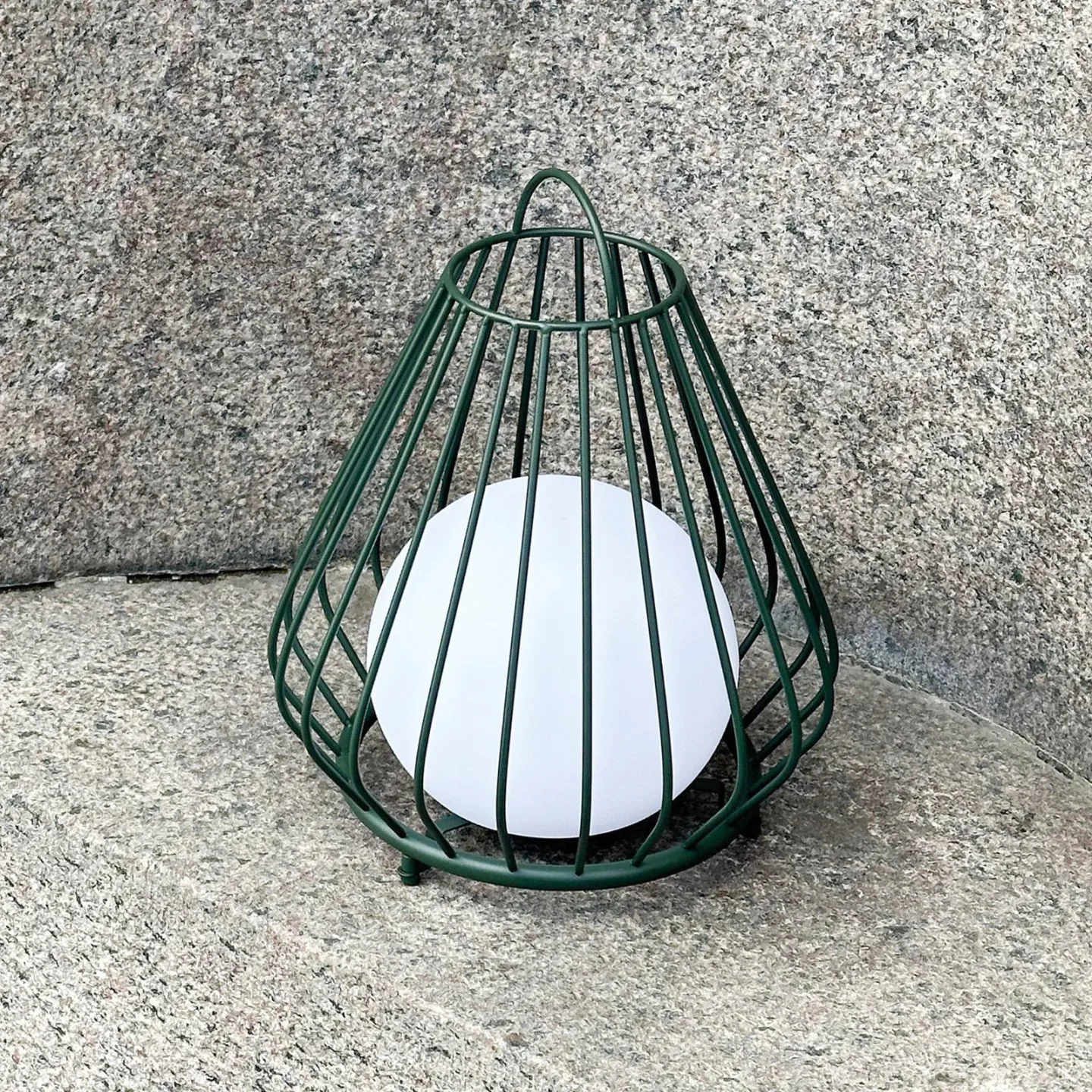 Evesham utendørs lanterne medium svart - Dyberg Larsen - Terrasse - Design - Metall - Med skjerm