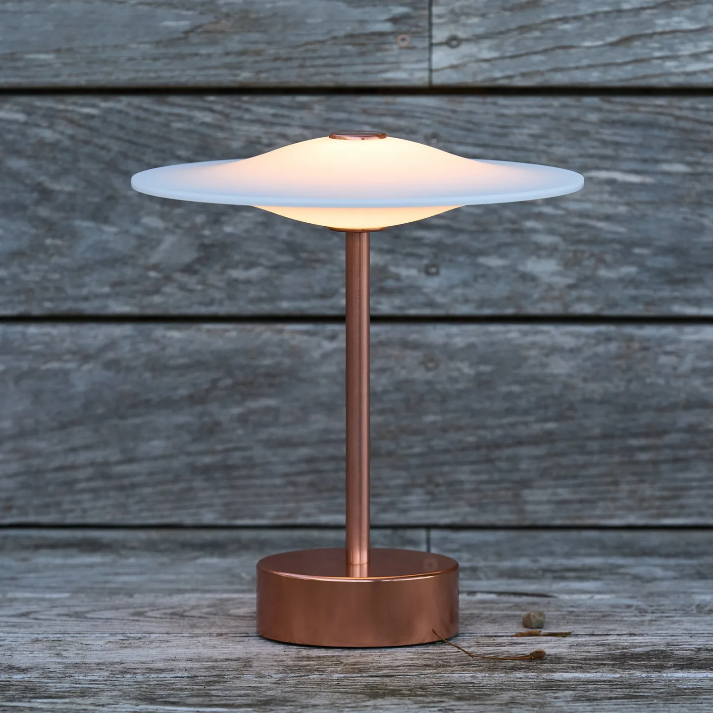 Sinus 22 bärbar LED-bordslampa, koppar, IP44 – Piet Hein - Balkong - Design - Aluminium - Med en ljuskälla