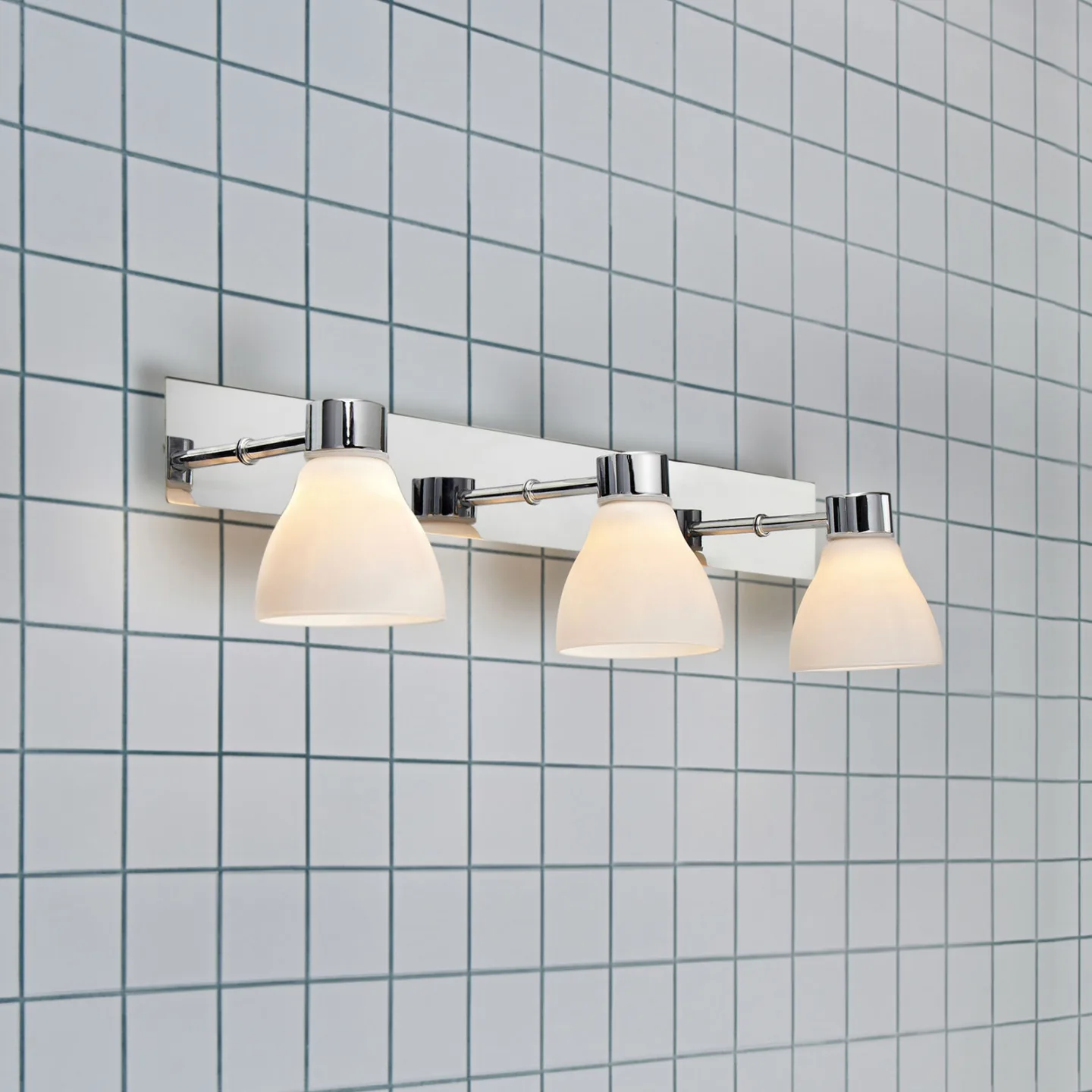 Cassis 3 Wandleuchte IP44 Chrom/Opal - Markslöjd - Badezimmer - Modern - Metall - Einflammig