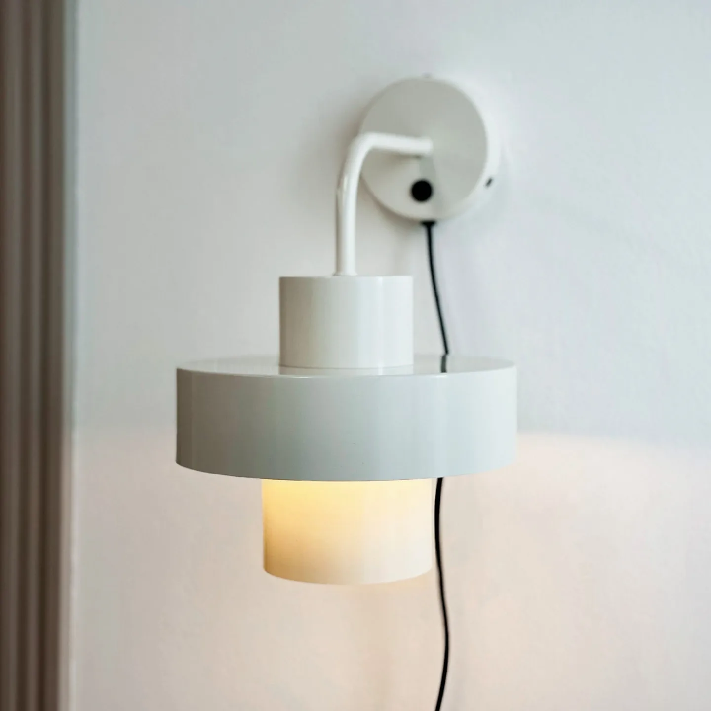 Stoke Wandleuchte Putty Weiß - Dyberg Larsen - Wohnzimmer - Design - Metall - Mit Schirm