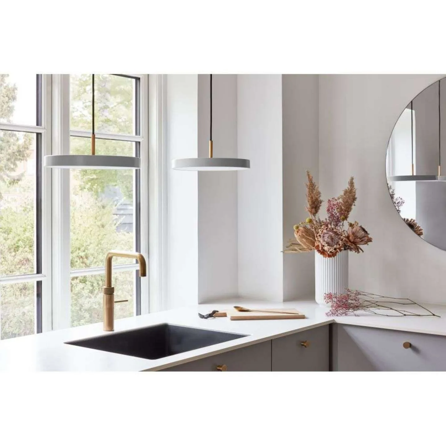Asteria Pendelleuchte Mini Nuance Mist/Black - UMAGE - Wohnzimmer - Metall