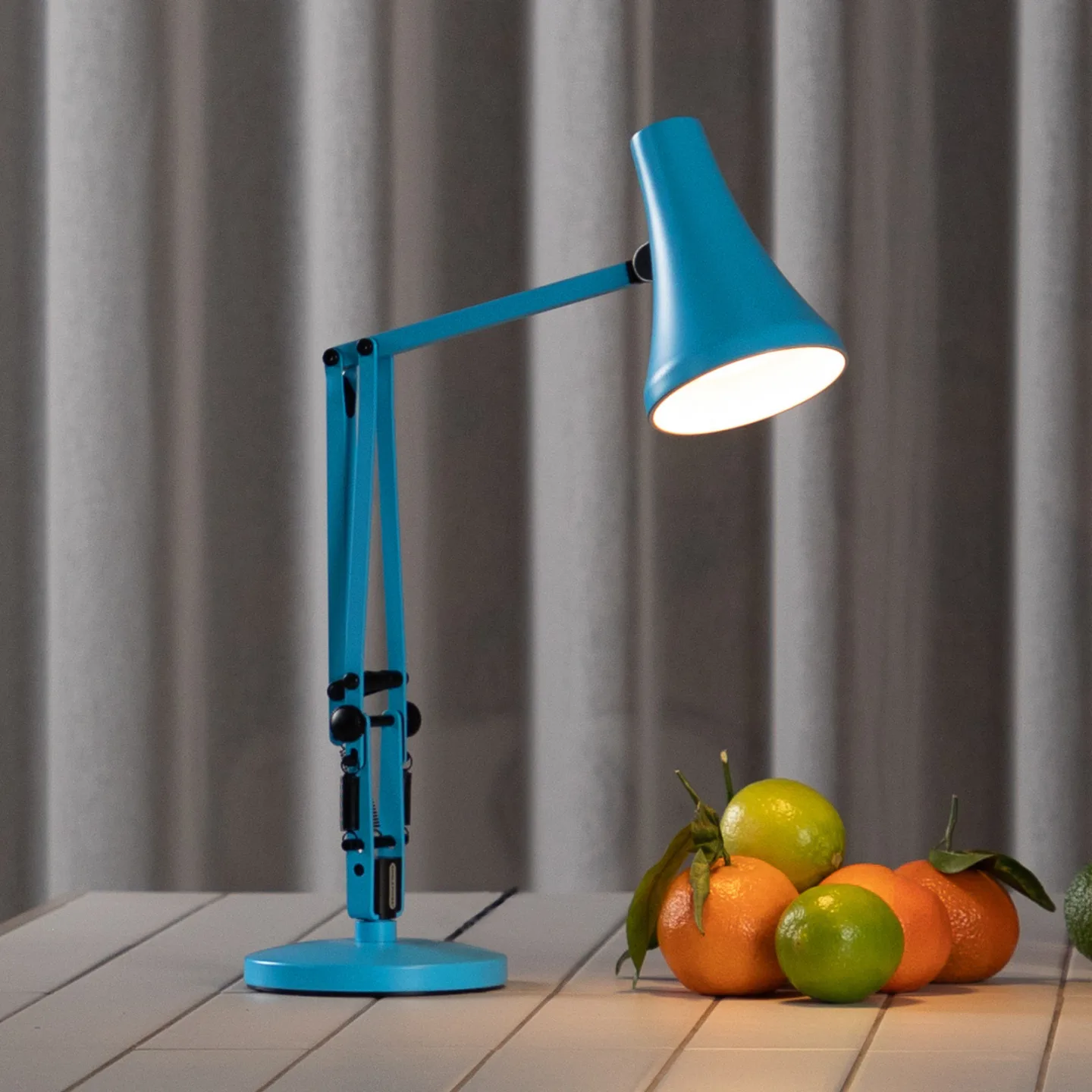 Anglepoise LED-bordlampe 90 MINI MINI VIVID, turkisblå USB - Arbeidsrom / kontor - Industriell - Metall - Med en lyskilde