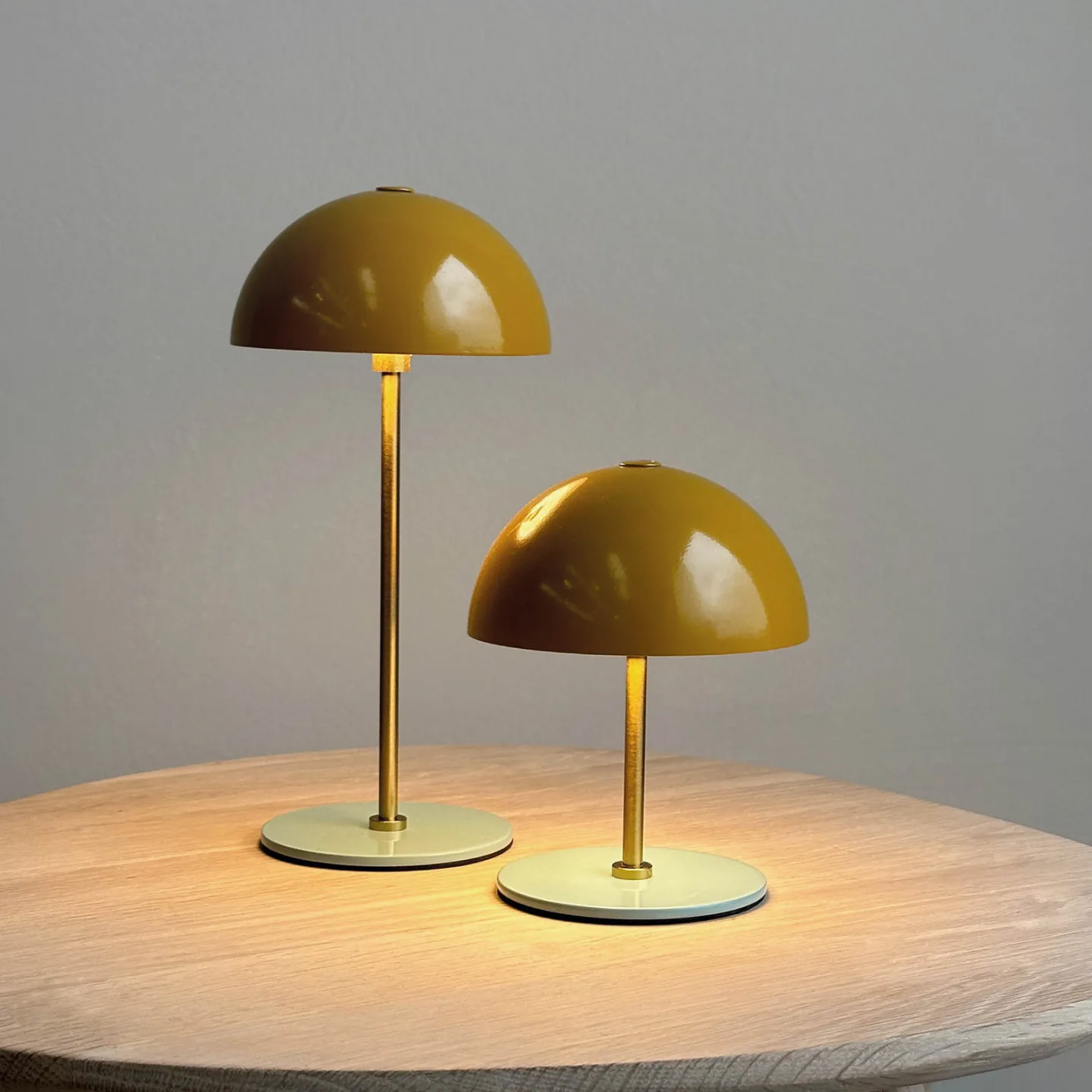 Along LED-Akku-Tischleuchte, curry, 2er-Set - Dyberg Larsen - Wohnzimmer - Skandinavisch - Metall - Mit Schirm