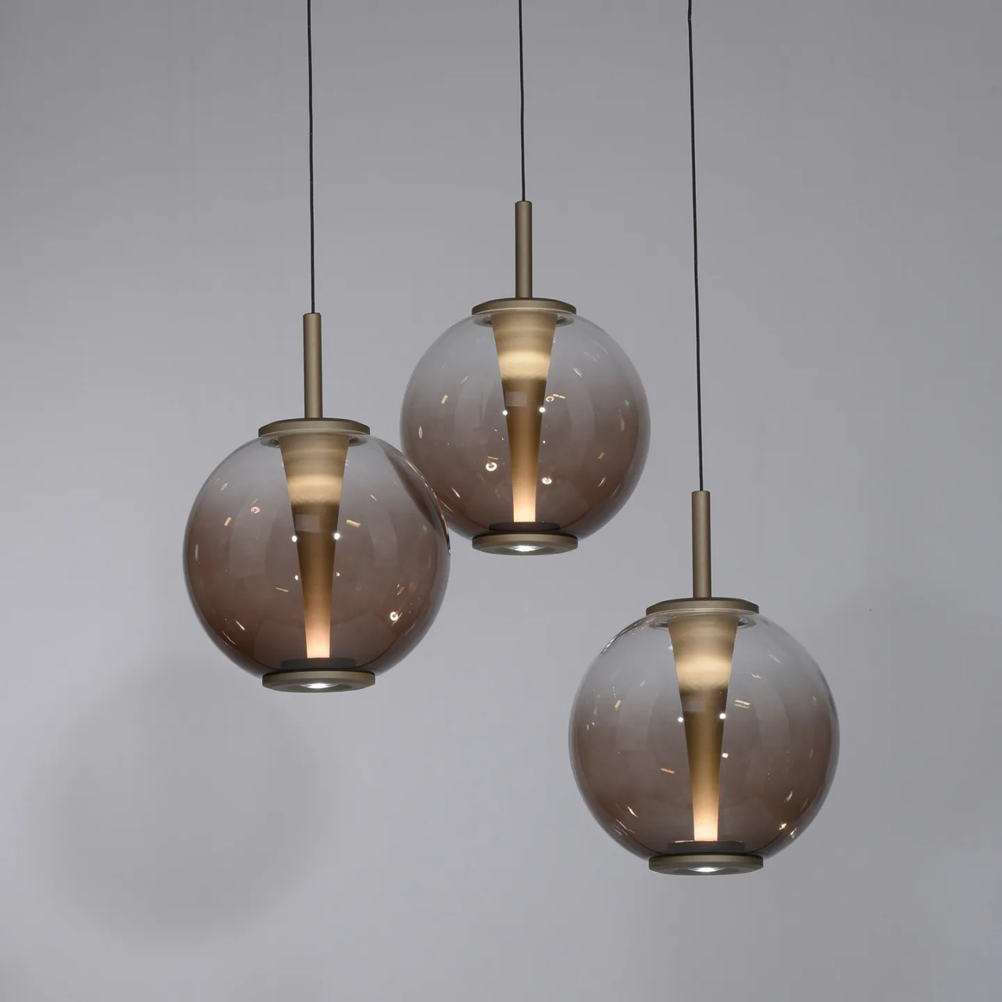 E-Infinity LED-Hängelampe, bronze/amber, Ø 50 cm, CCT - PURE - Wohnzimmer - Glas - Mit Schirm