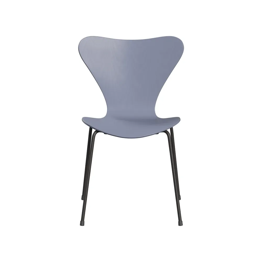 Fritz Hansen Sjuan 3107 stol Lavender blue-färgad ask-grafitgrått stativ
