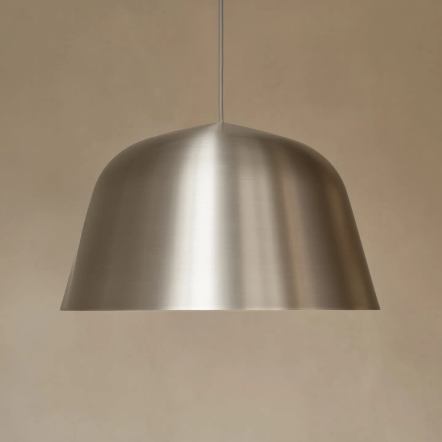 Ambit pendellampe, grå, Ø 40 cm, aluminium, E27 – Muuto - Stue - Design - Med en lyskilde