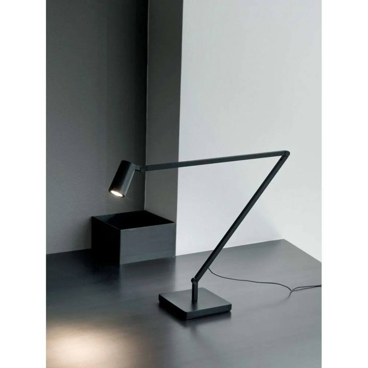 Untitled Spot Tischleuchte 2700K Black - Nemo Lighting - Arbeitszimmer / Büro - Aluminium