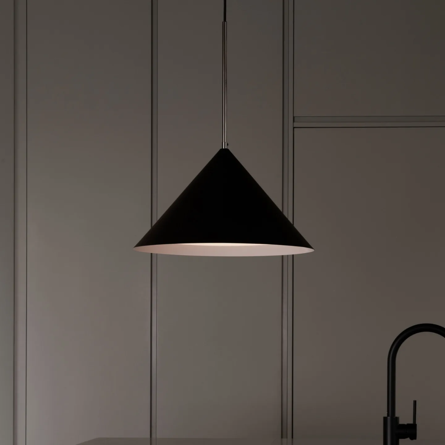 Kuro Pendellampe, schwarz, Ø45 cm, Metall, E27 - Watt & Veke - Küche - Design - Einflammig