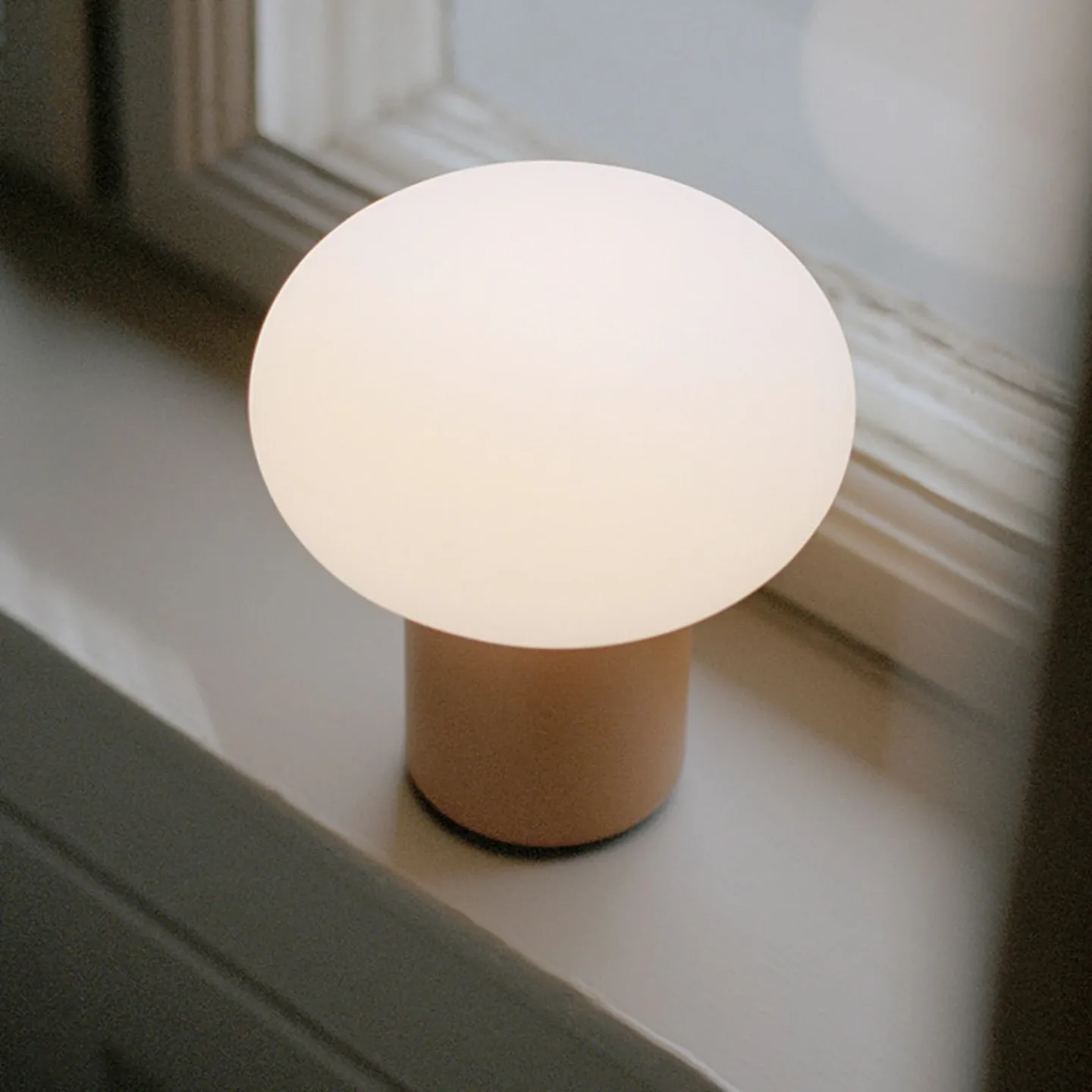 Karl-Johan Portable Bordlampe IP65 Ochre Yellow - New Works - Terrasse - Design - Plast - Med skjerm