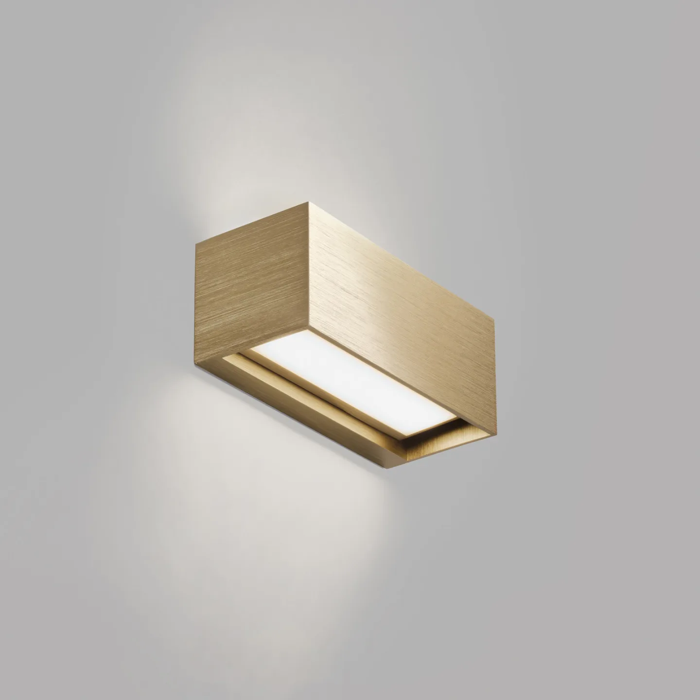 Linea W1 LED-Wandlampe messing 15cm, CCT, IP54 - Light-Point - Wohnzimmer - Design - Aluminium - Mehrflammig