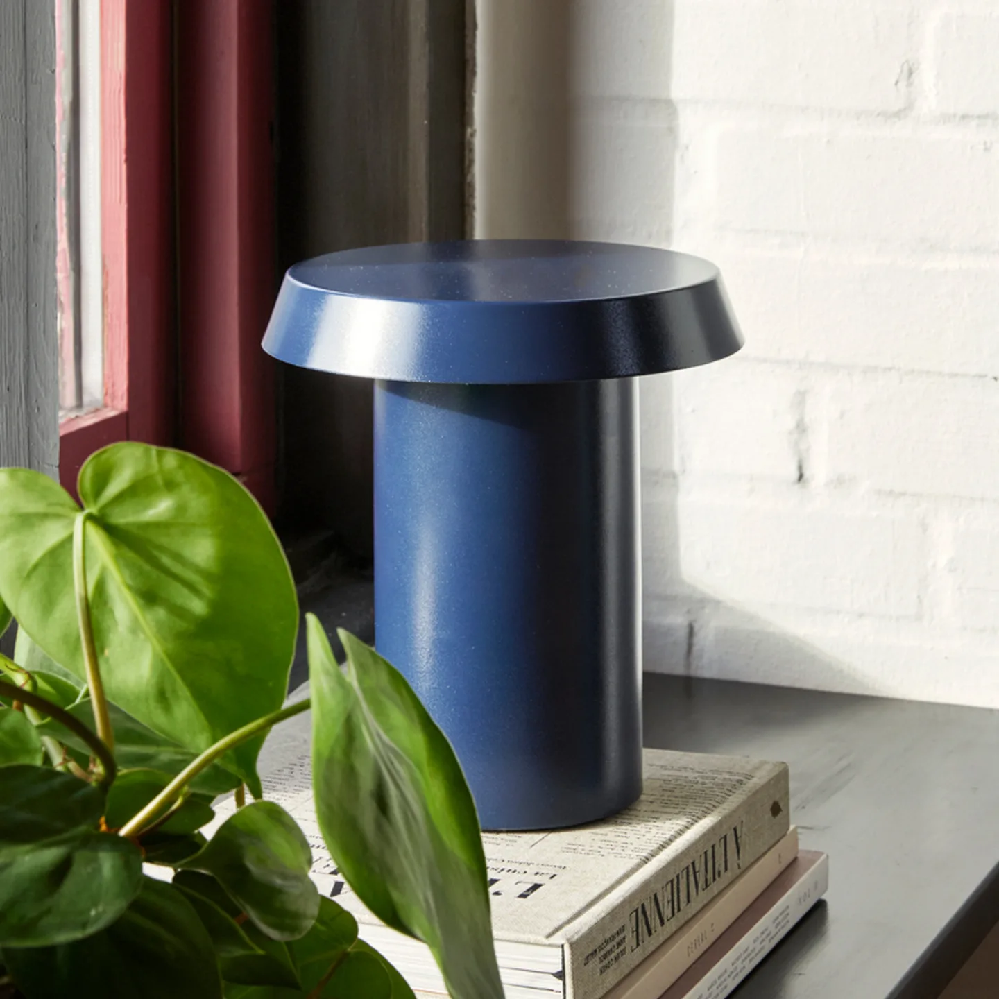 Keen Tischleuchte Dark Blue - Hübsch - Wohnzimmer - Design - Metall - Einflammig
