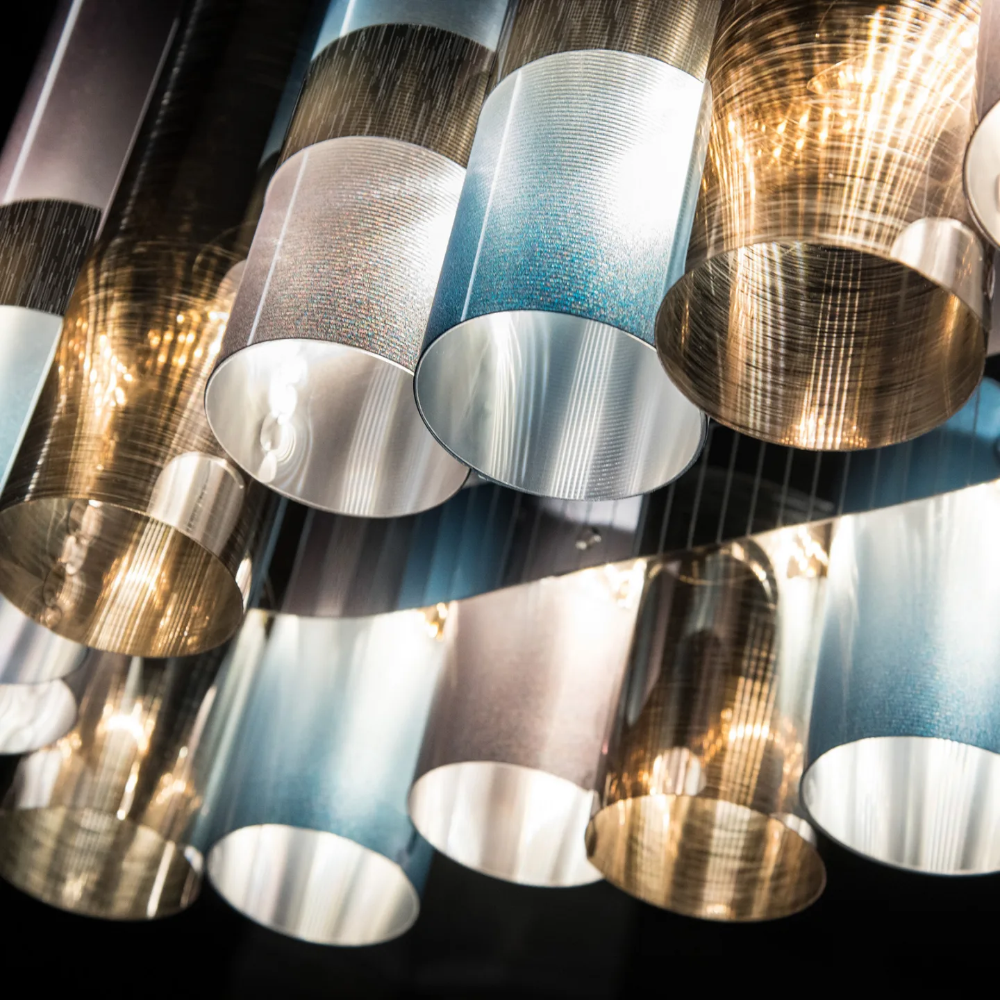 LED-Hängelampe La Lollo, zinnfarben, 100 cm - Slamp - Wohnzimmer - Design - Kunststoff - Mit Schirm