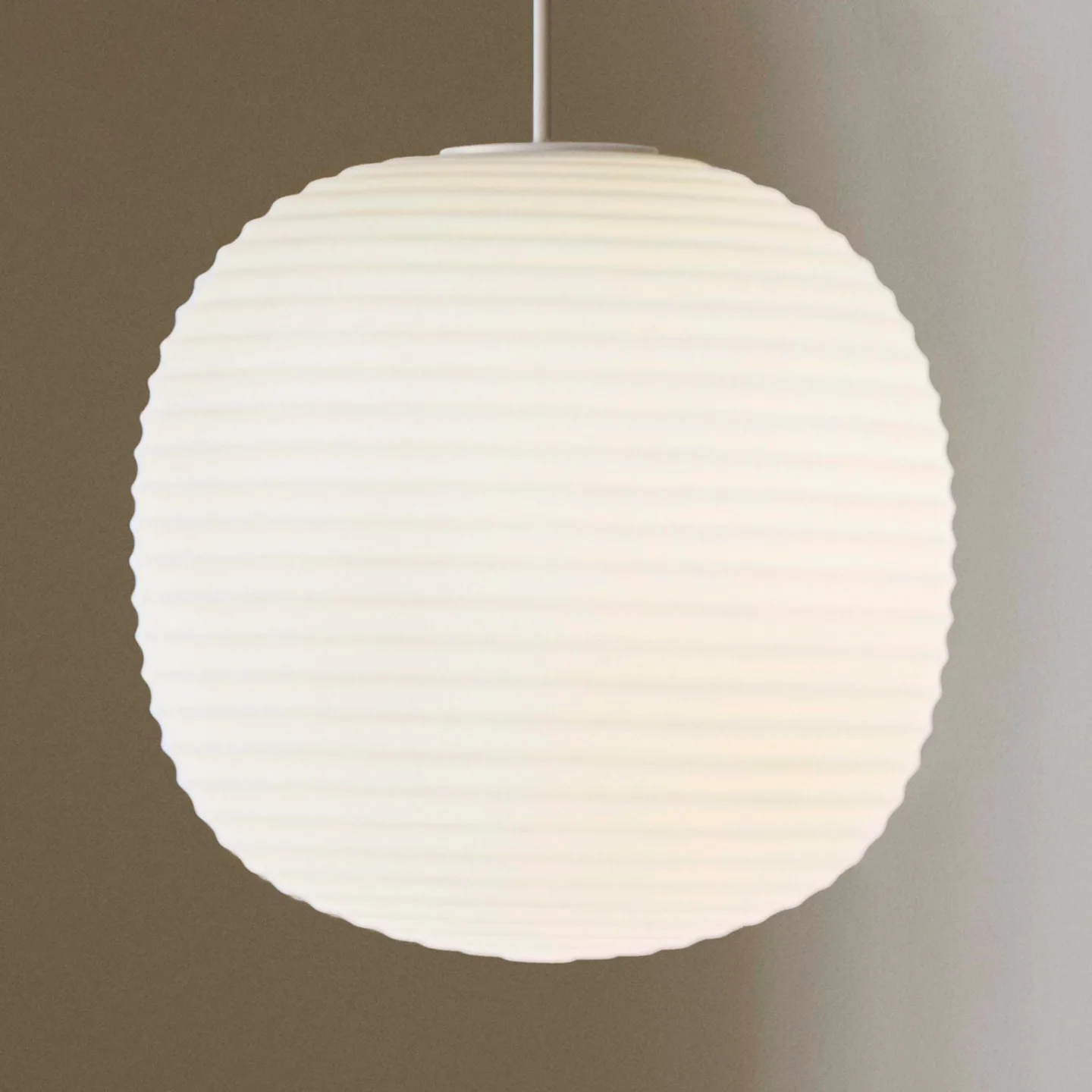Lantern Pendelleuchte Medium - New Works Lantern Medium - Wohnzimmer - Design - Glas - Kugel