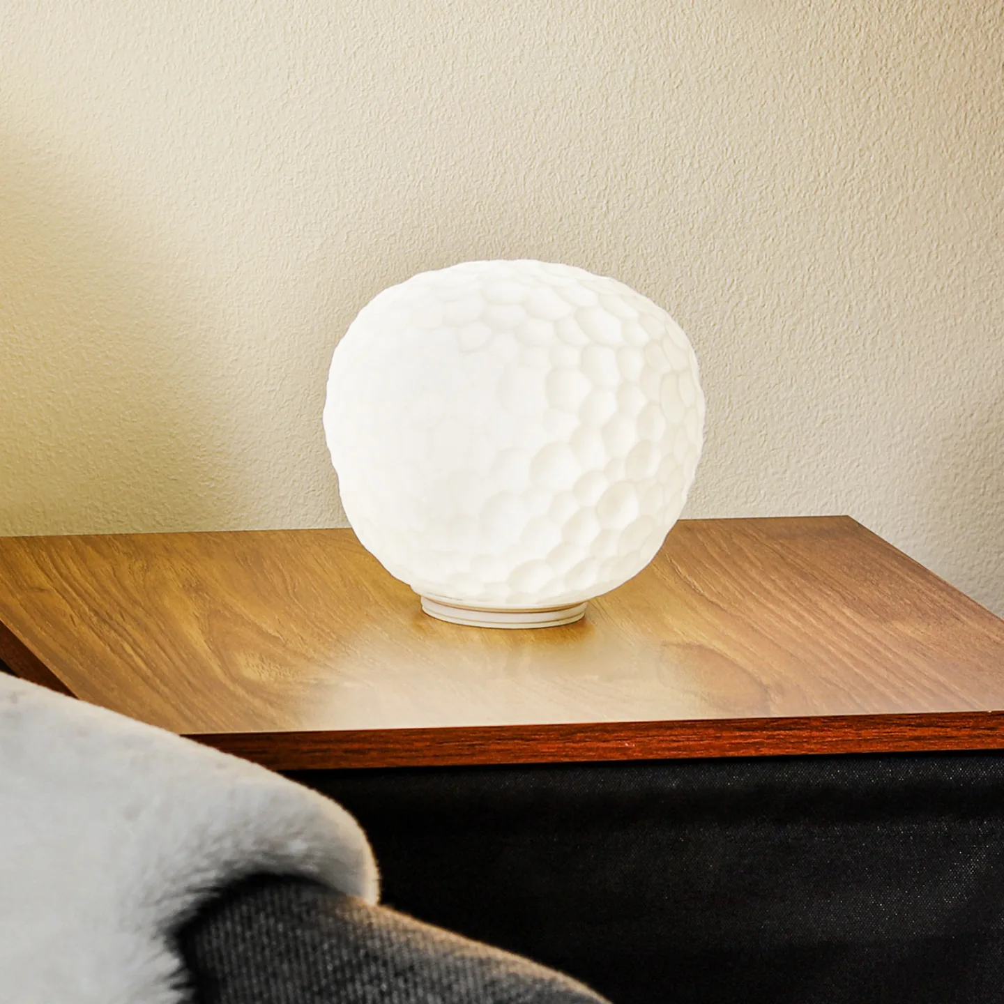 Meteorite Tischleuchte, E14 Ø 15 cm weiß - Artemide - Wohnzimmer - Design - Glas - Kugel