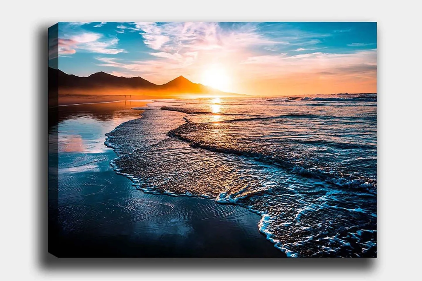 Canvastavla 70x100 cm - Solnedgång över en strand med mjuka vågor som rullar in mot kusten - Blå / Orange / Turkos