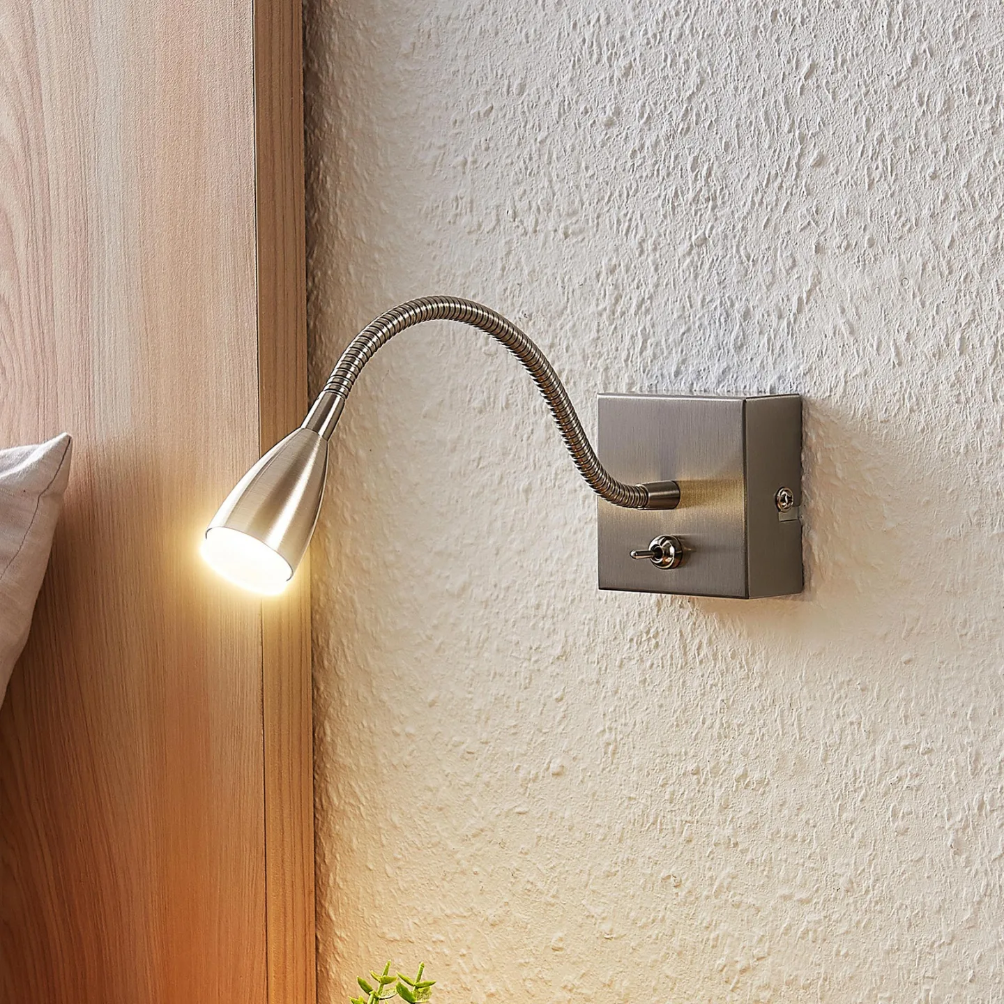 Jolka LED Vägglampa Nickel - Lindby - Sovrum - Modern - Metall - Vinklad