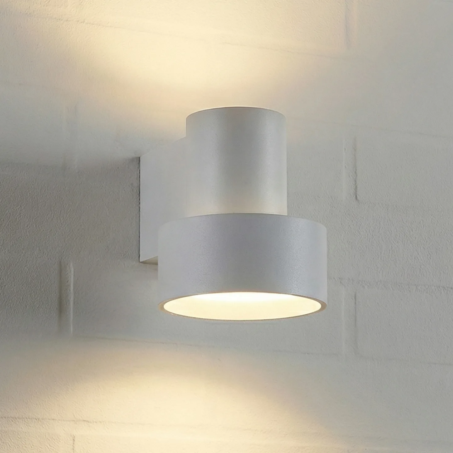 Elune udendørs LED-væglampe, lysegrå, IP44, op/ned - Lucande - Moderne - Aluminium - Med én lyskilde
