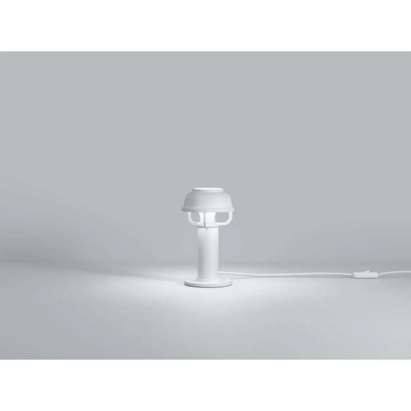 Kori Bordlampe White - Artek - Stue - Aluminium