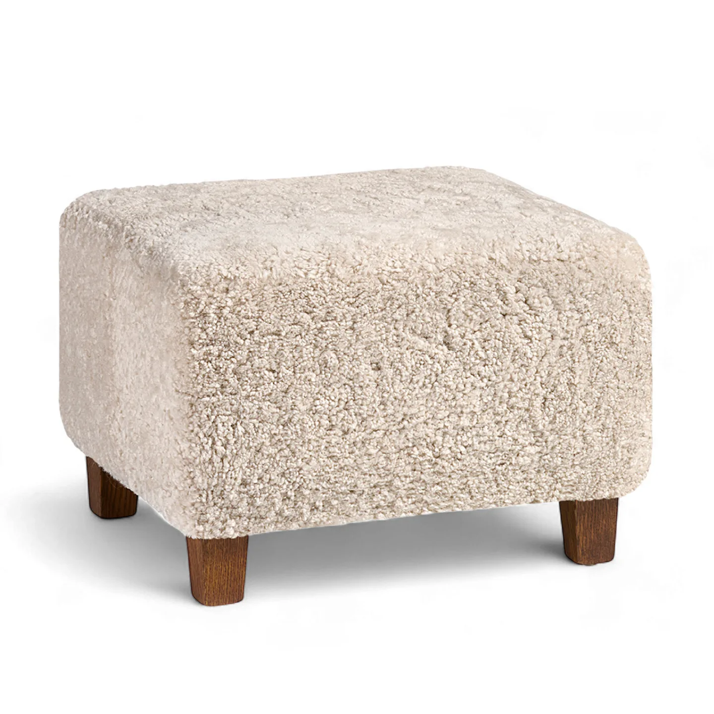 Dagmar - Karu Ottoman Sheepskin Sahara Fumed Oak - Fotpallar - Haimi - Träfärgad - Trä/Textilmaterial