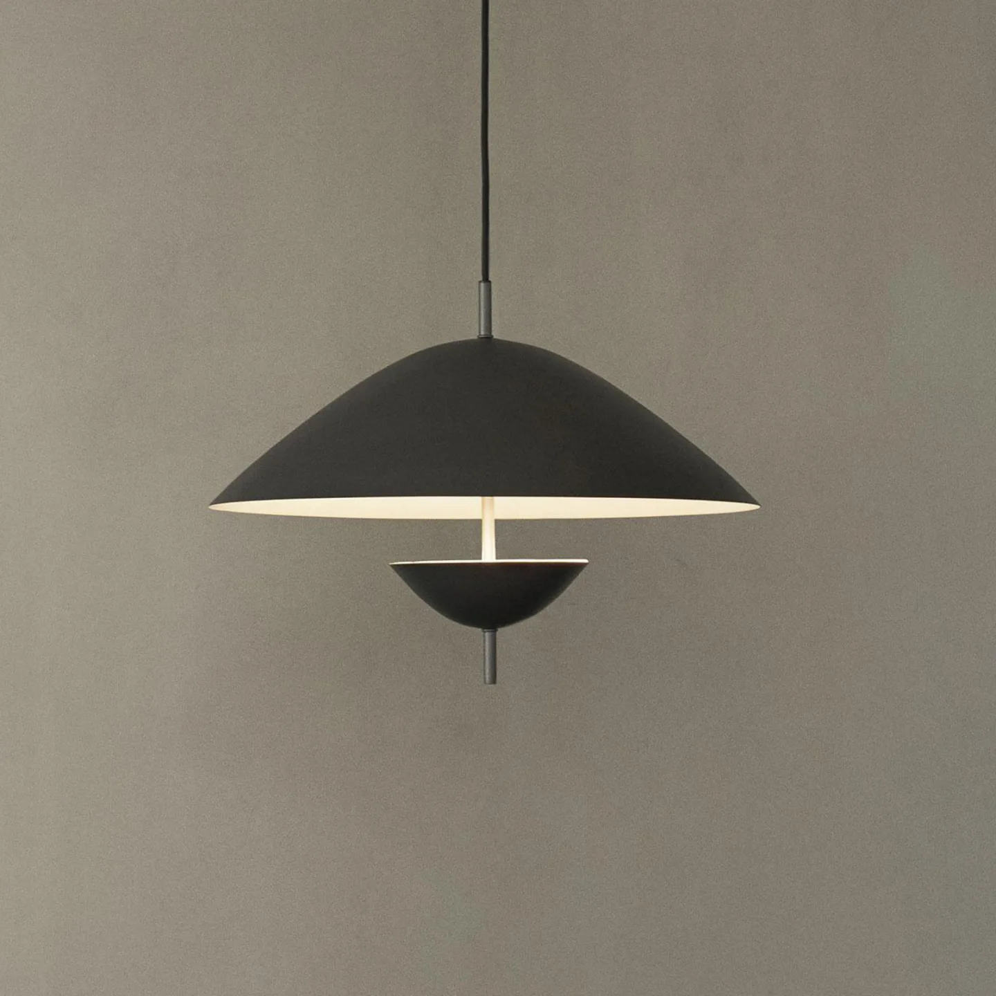 Lod Pendel Blackened Iron - Ferm Living - Stue - Design - Metall - Med en lyskilde