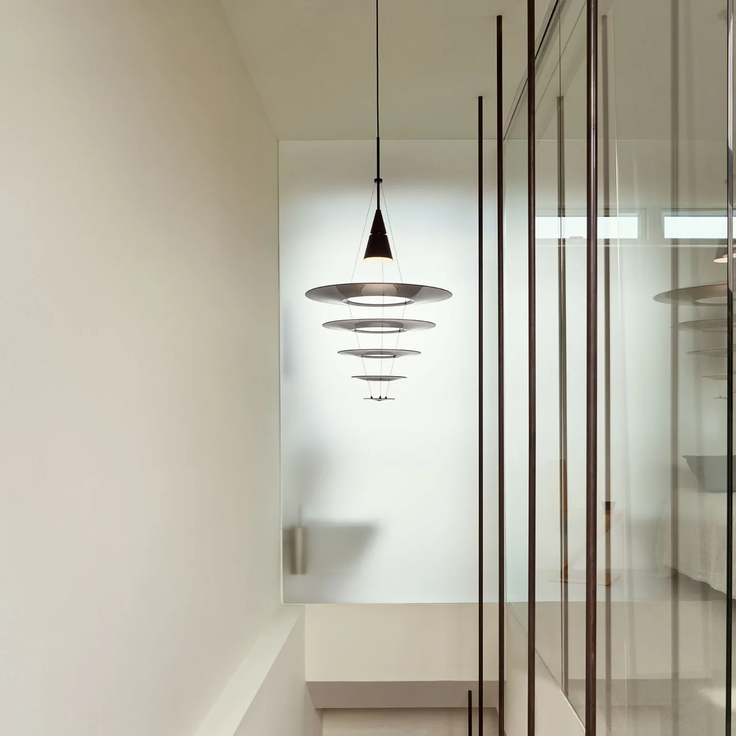 Enigma 425 Pendel Black - Louis Poulsen - Stue - Design - Metall - Med en lyskilde