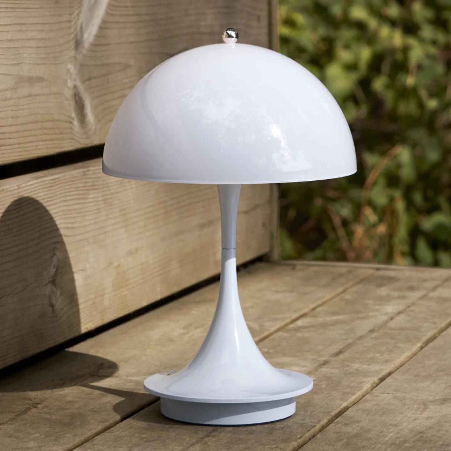 Panthella 160 PORTABLE V3 batterilampe Opal Pale Blue - Louis Poulsen - Balkong - Design - Plast - Med en lyskilde