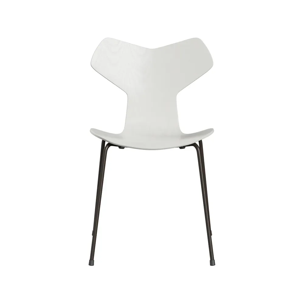Fritz Hansen Grand Prix 3130 stol Vit-målad ask-brunt stativ