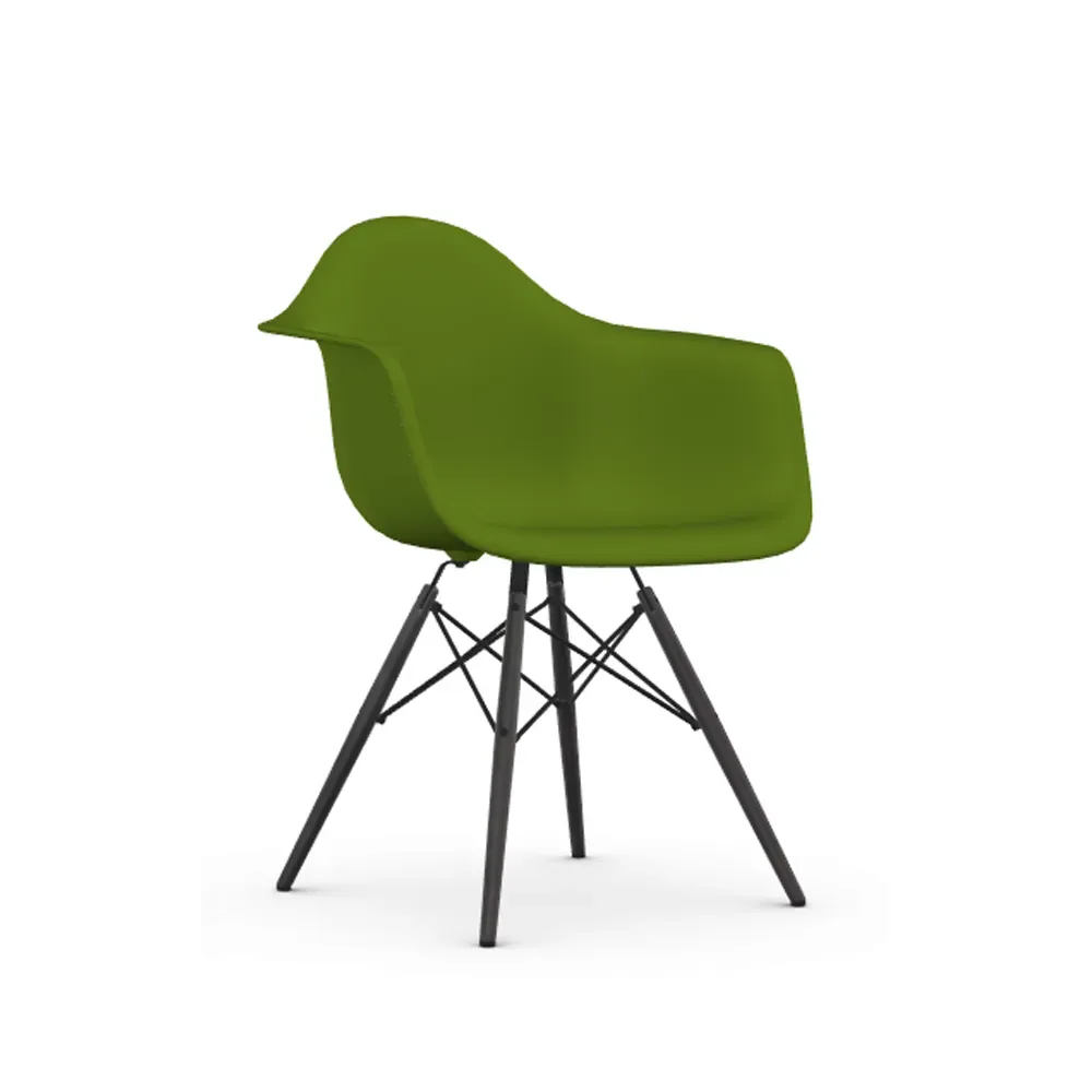 Vitra Eames Plastic Armchair RE DAW stol 48 forest-black maple