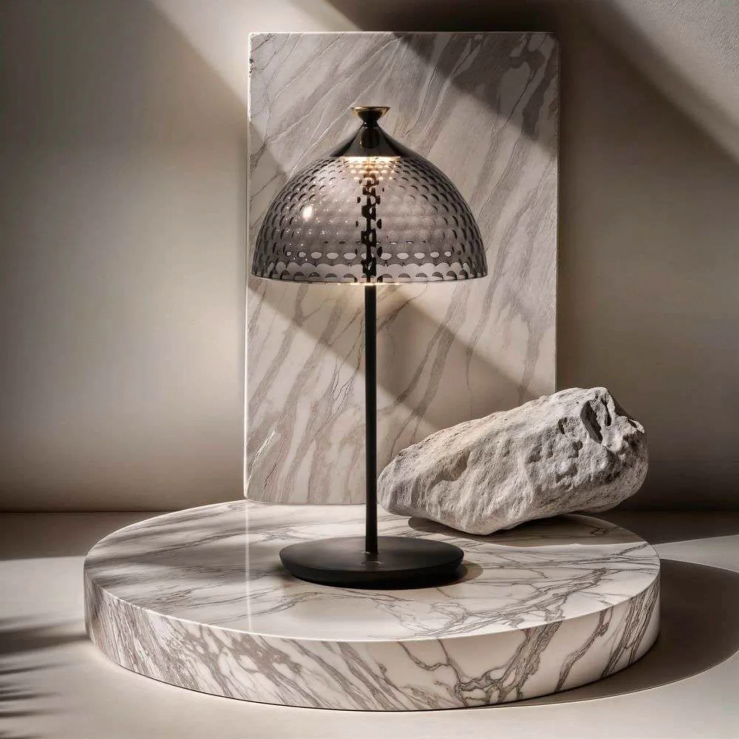 Pumo Bordlampe Black/Fume - Kartell - Soveværelse - Aluminium