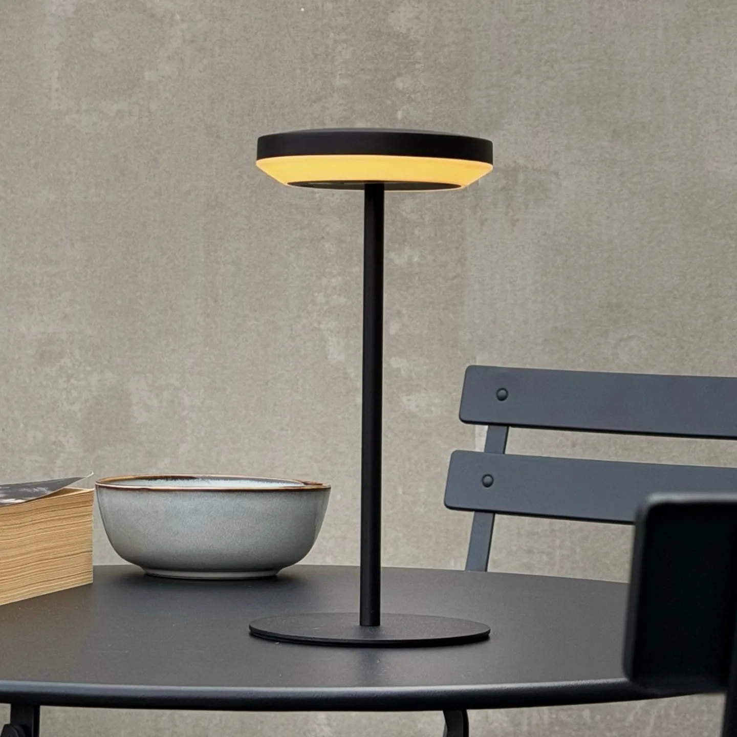 Otera LED-Solar-Tischlampe schwarz 25cm IP44 - Dyberg Larsen - Modern - Aluminium - Einflammig