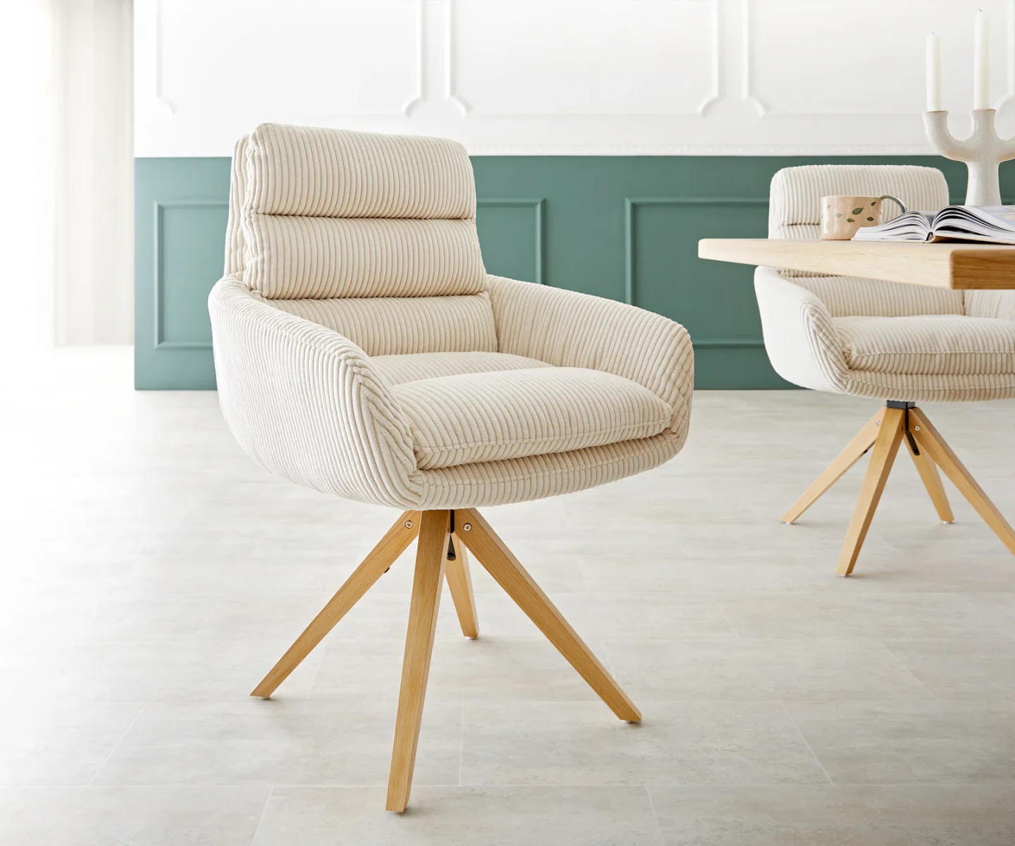 Esszimmerstuhl Abelia-Flex mit Armlehnen Cord Beige Holzgestell kantig Natur 360° drehbar
