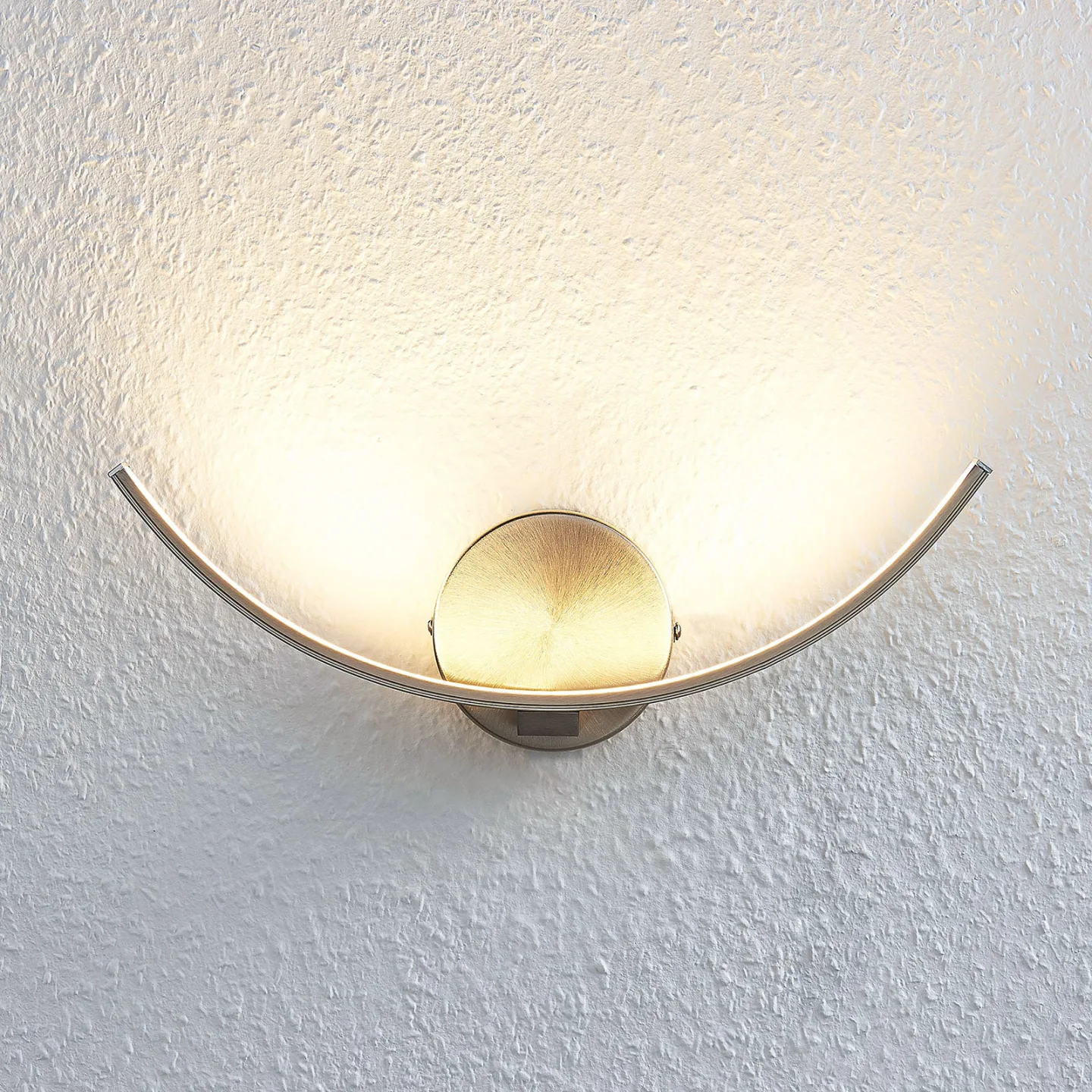 Iven Vegglampe Nickel/White - Lindby - Stue - Moderne - Metall - Med en lyskilde