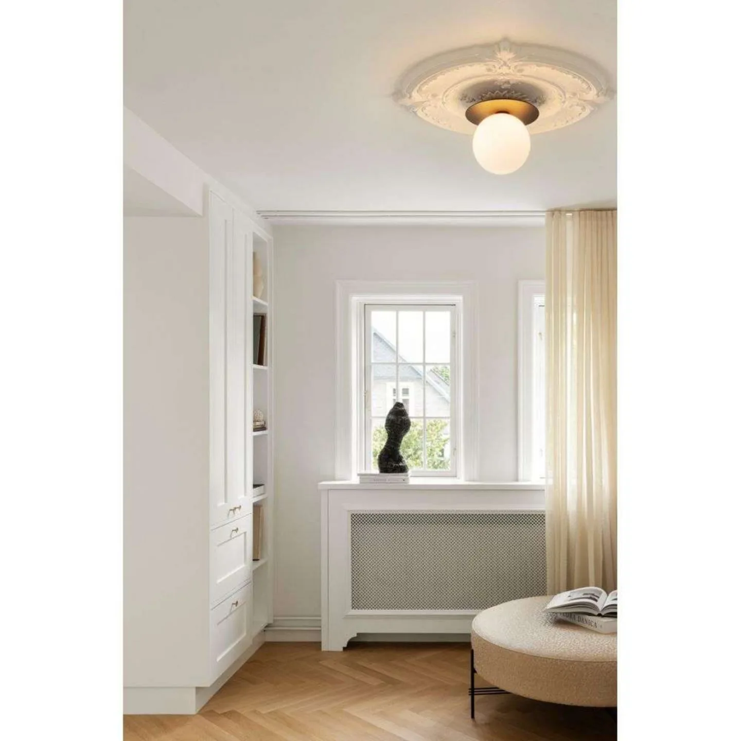 Liila 1 Wandleuchte, schwarz/opal, Ø 25,5 cm, IP 44 - Nuura Nuura Aps - Badezimmer - Skandinavisch - Glas - Einflammig