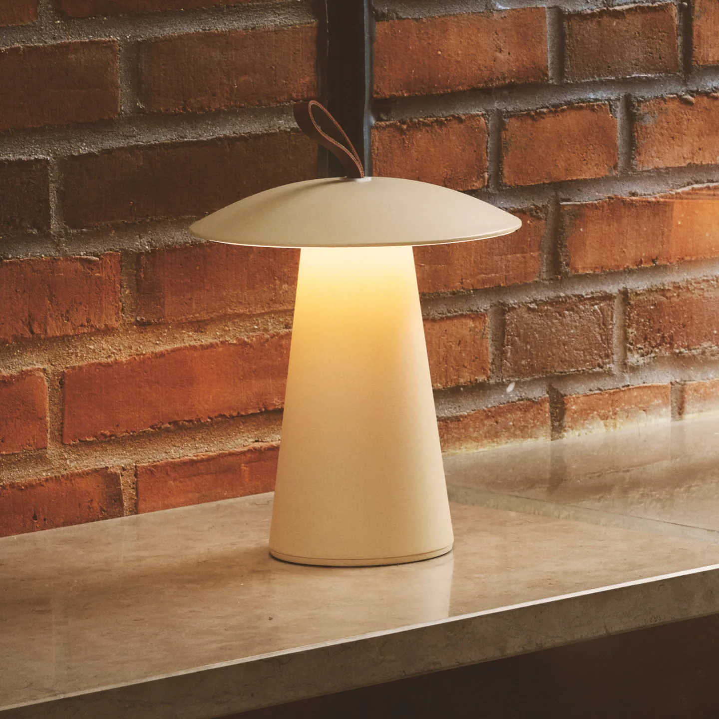 Ara To-Go 2 Portable Bordslampa IP54 Sand - Nordlux - Balkong - Aluminium - Med en ljuskälla