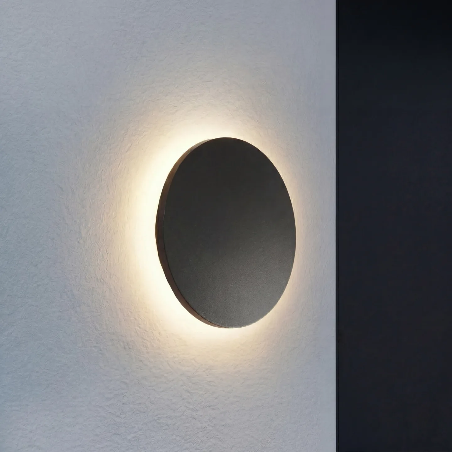 Selinel LED-utomhusvägglampa, Ø 23 cm, husnummer, svart, metall – Lindby - Modern - Rund