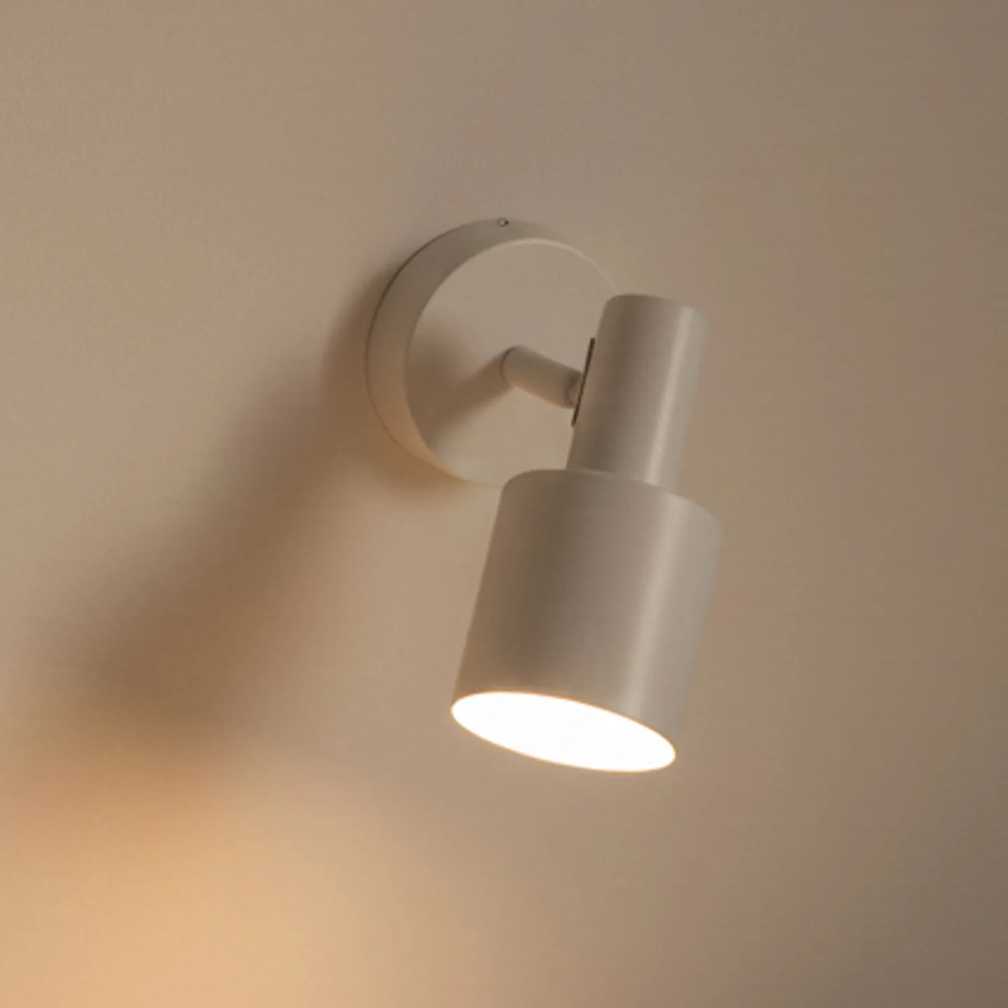 Ovelia vegglampe, beige, E27 – Lindby - Stue - Moderne - Metall - Med en lyskilde