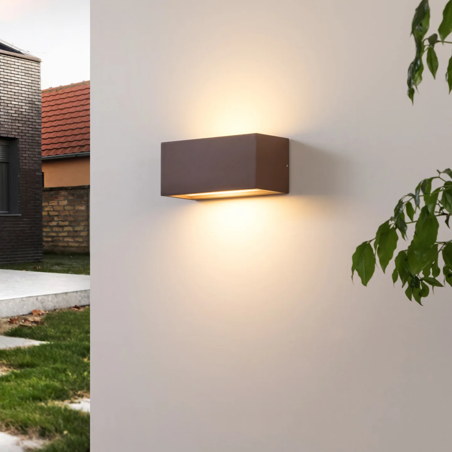 Bente utomhusvägglampa Rust - Lucande - Balkong - Modern - Metall - Vinklad