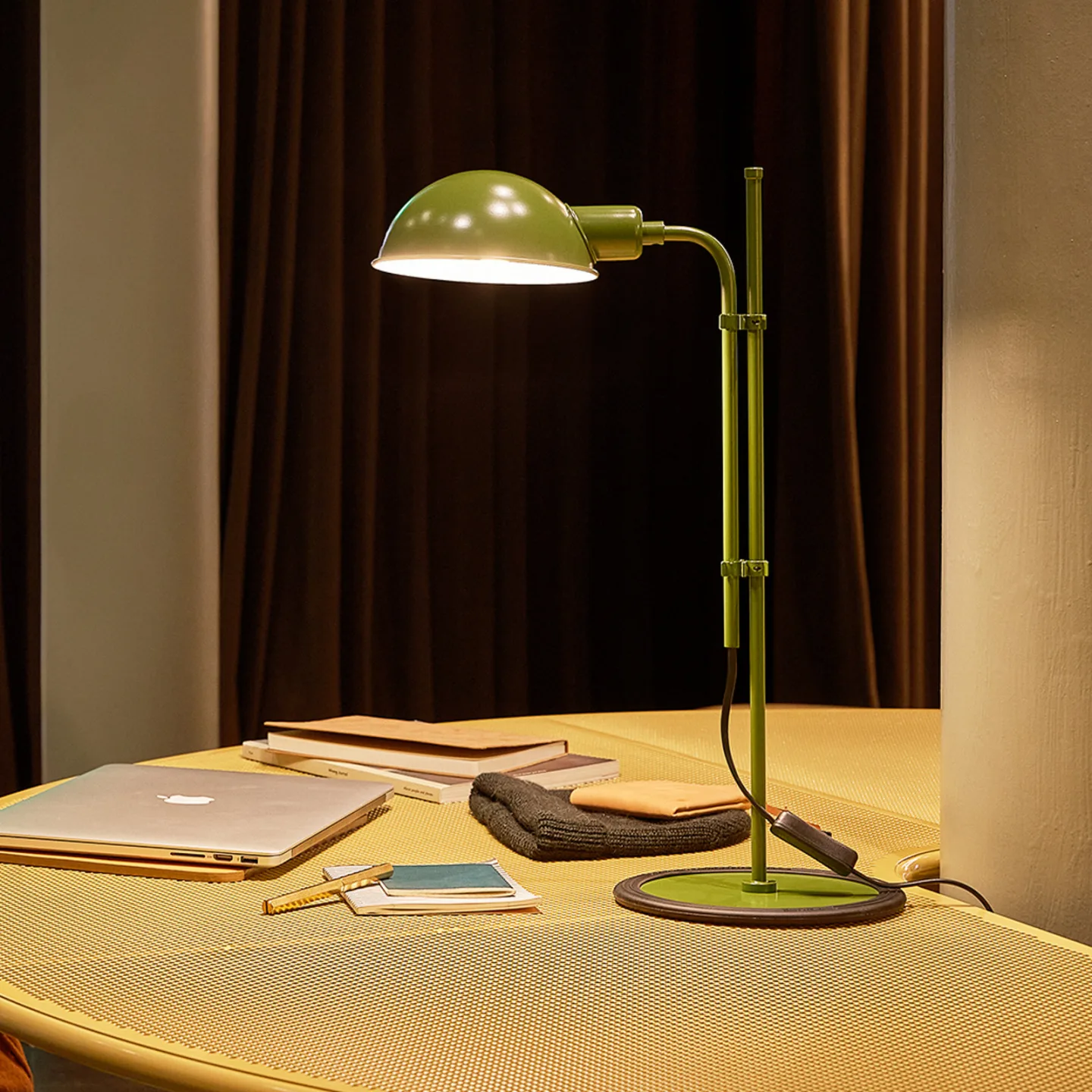 Funiculi Bordlampe Green - Marset Funiculí - Stue - Design - Metal - Med én lyskilde