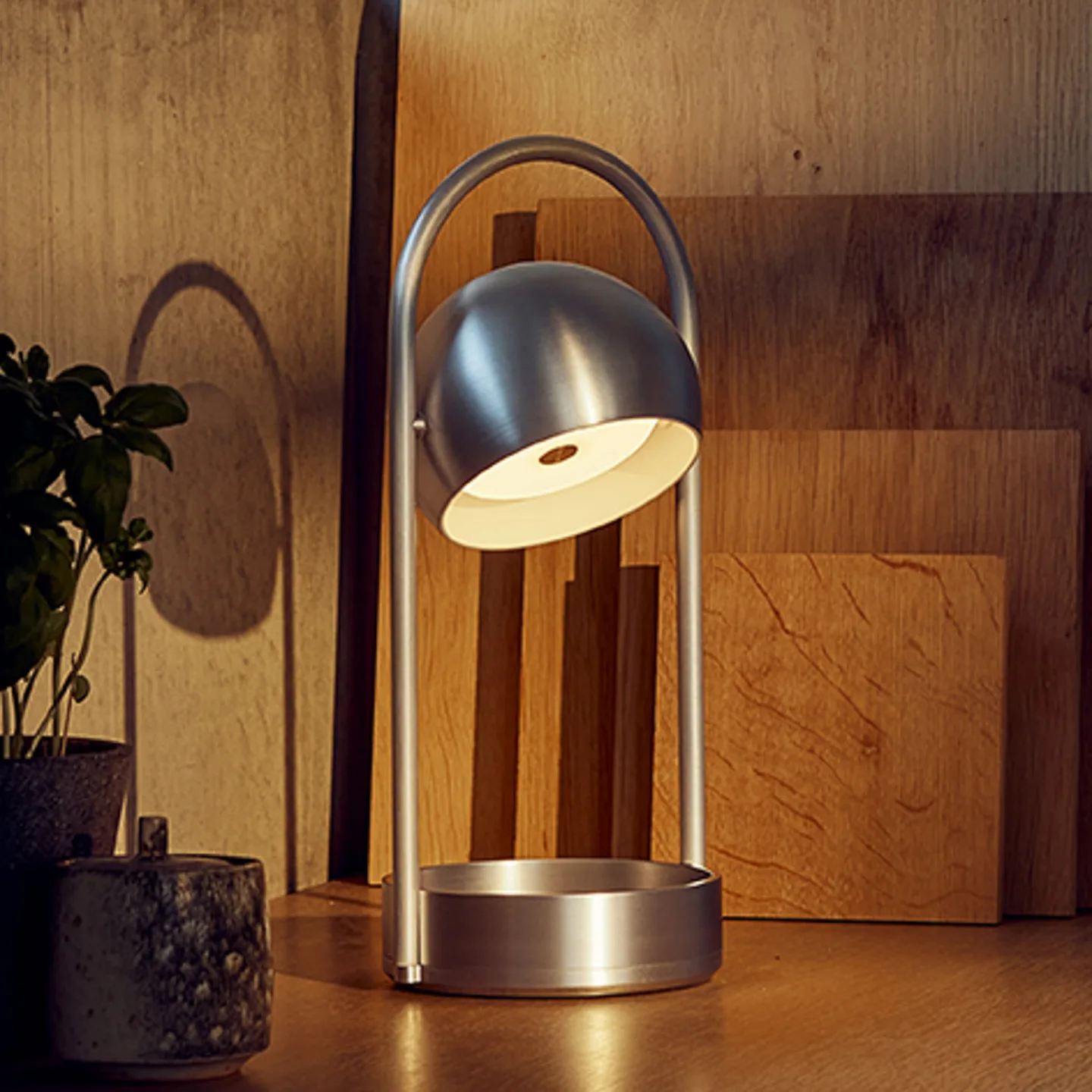 Ball Portable LED-Akku-Tischleuchte, alu - FRANDSEN - Wohnzimmer - Metall - Einflammig