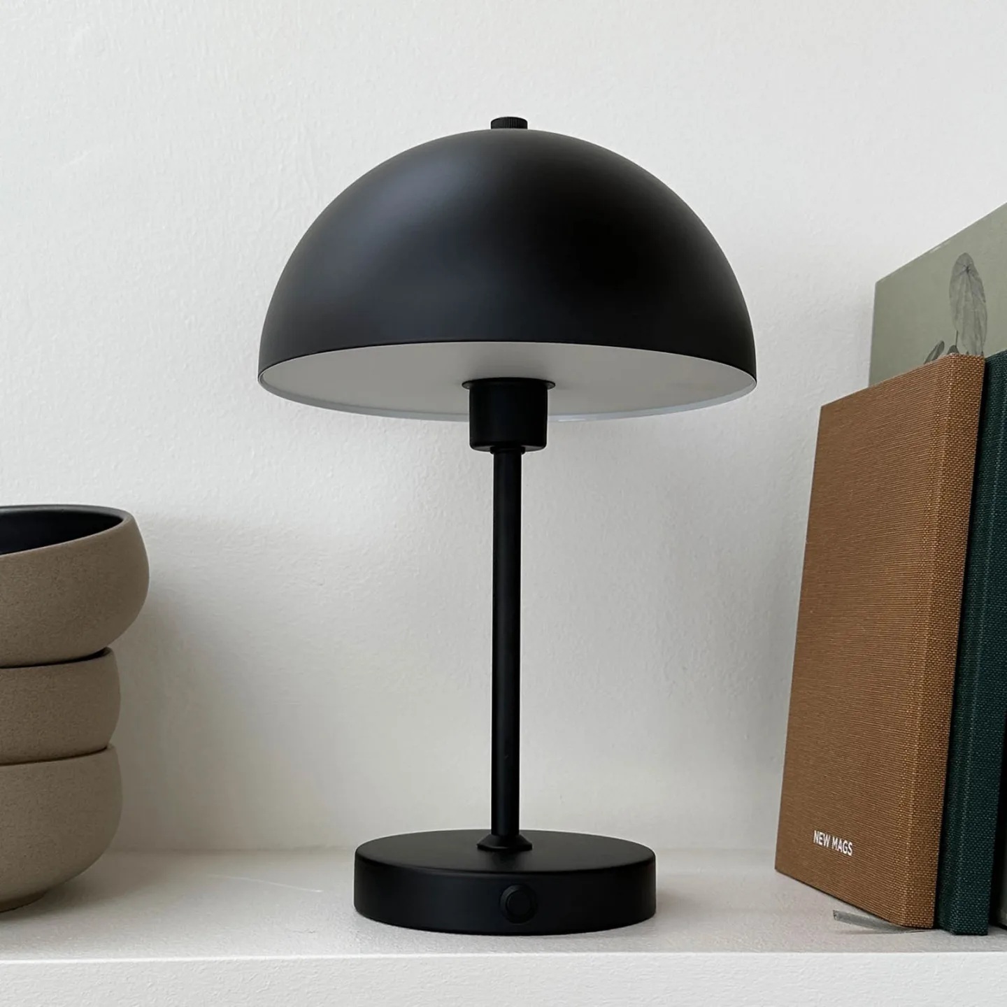 Stockholm Portable Tischleuchte Black - Dyberg Larsen - Wohnzimmer - Skandinavisch - Metall - Mit Schirm