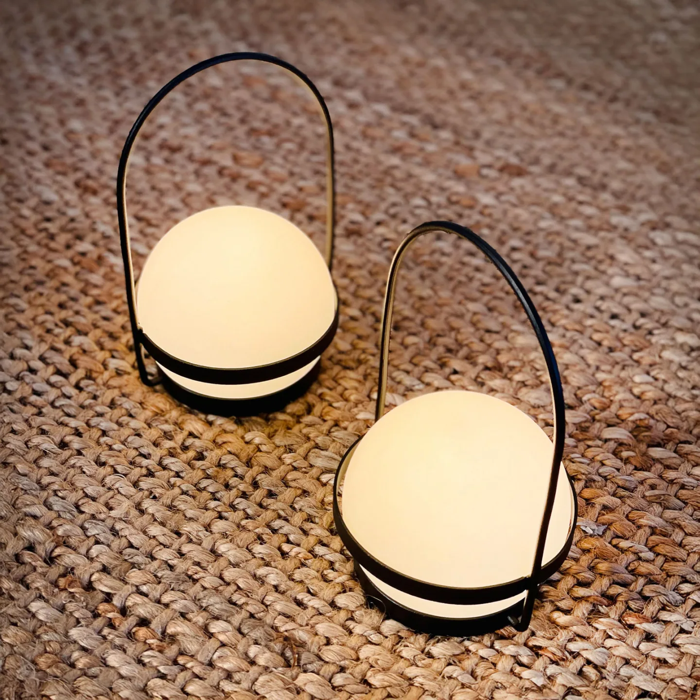 Summer LED-Akku-Laterne, 2 Stück, schwarz - Dyberg Larsen - Terrasse - Modern - Metall - Kugel