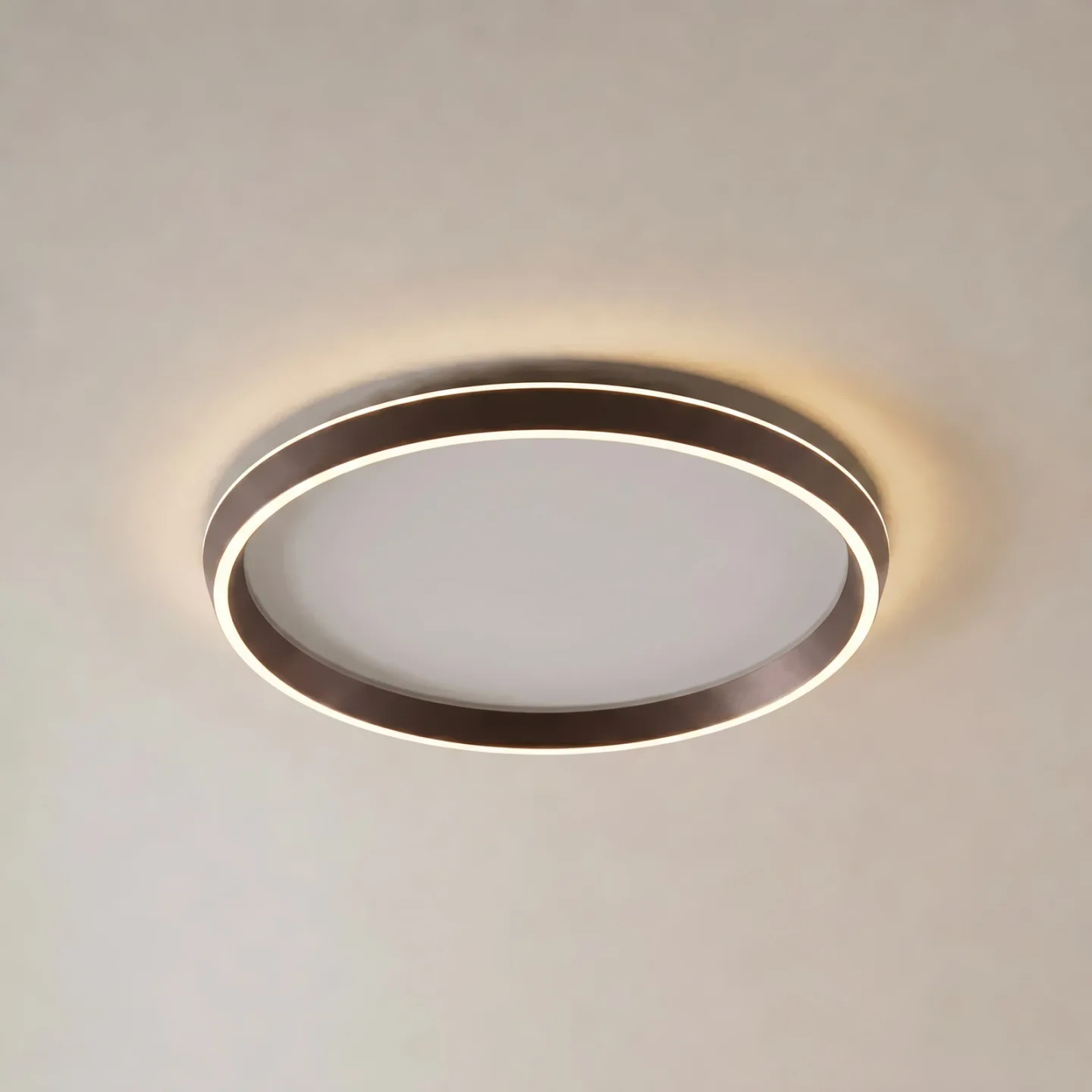 Rylan LED-Deckenleuchte, Ø 62 cm, braun, CCT, dimmbar - Lucande - Wohnzimmer - Modern - Metall - Einflammig
