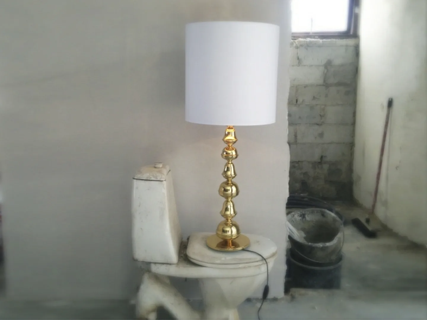 Sheik Arab Bordslampa Vit - Design By Us - Vardagsrum - Mässing