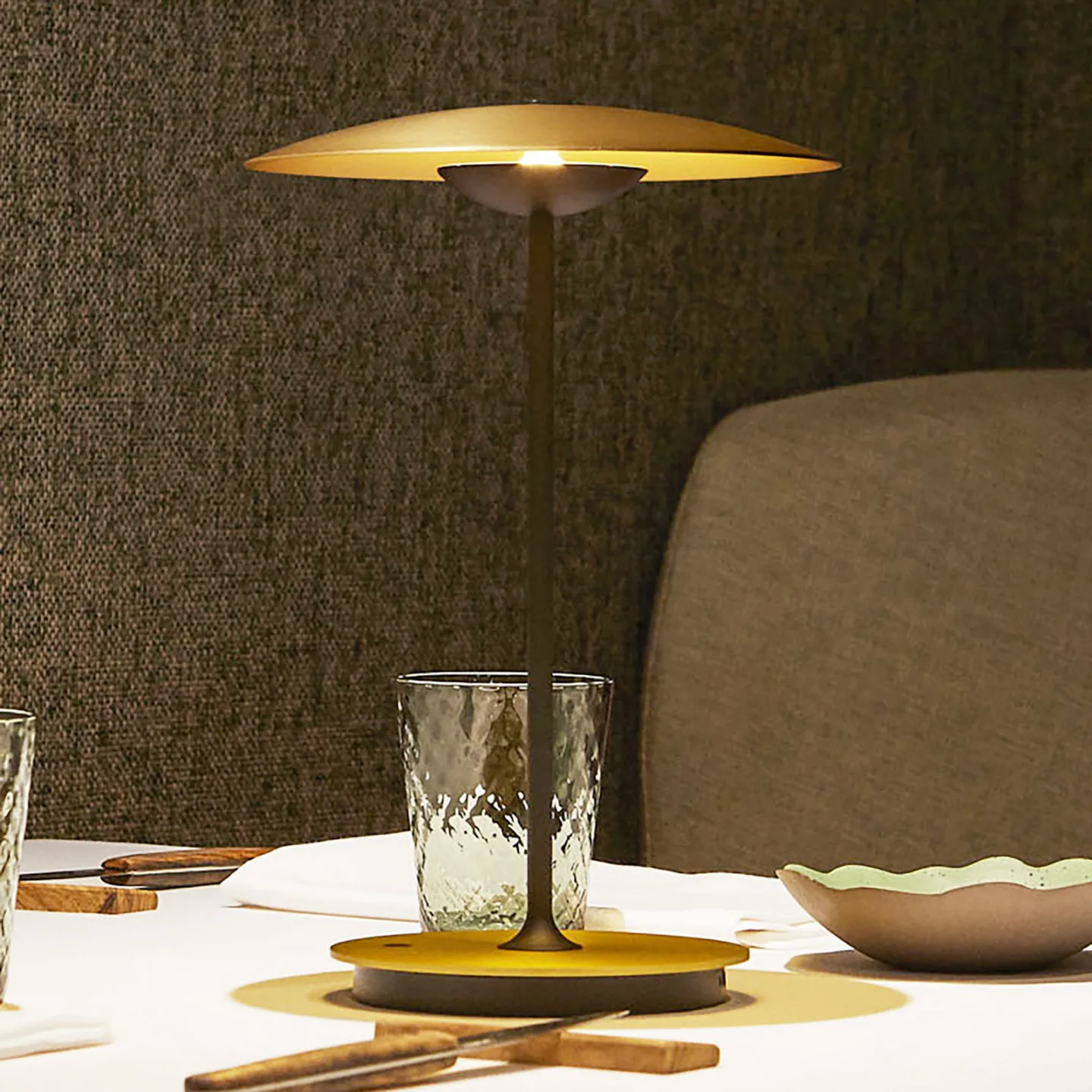 Ginger LED-Akkutischleuchte, Alu, messing, dim. - Marset - Wohnzimmer - Design - Metall - Mit Schirm