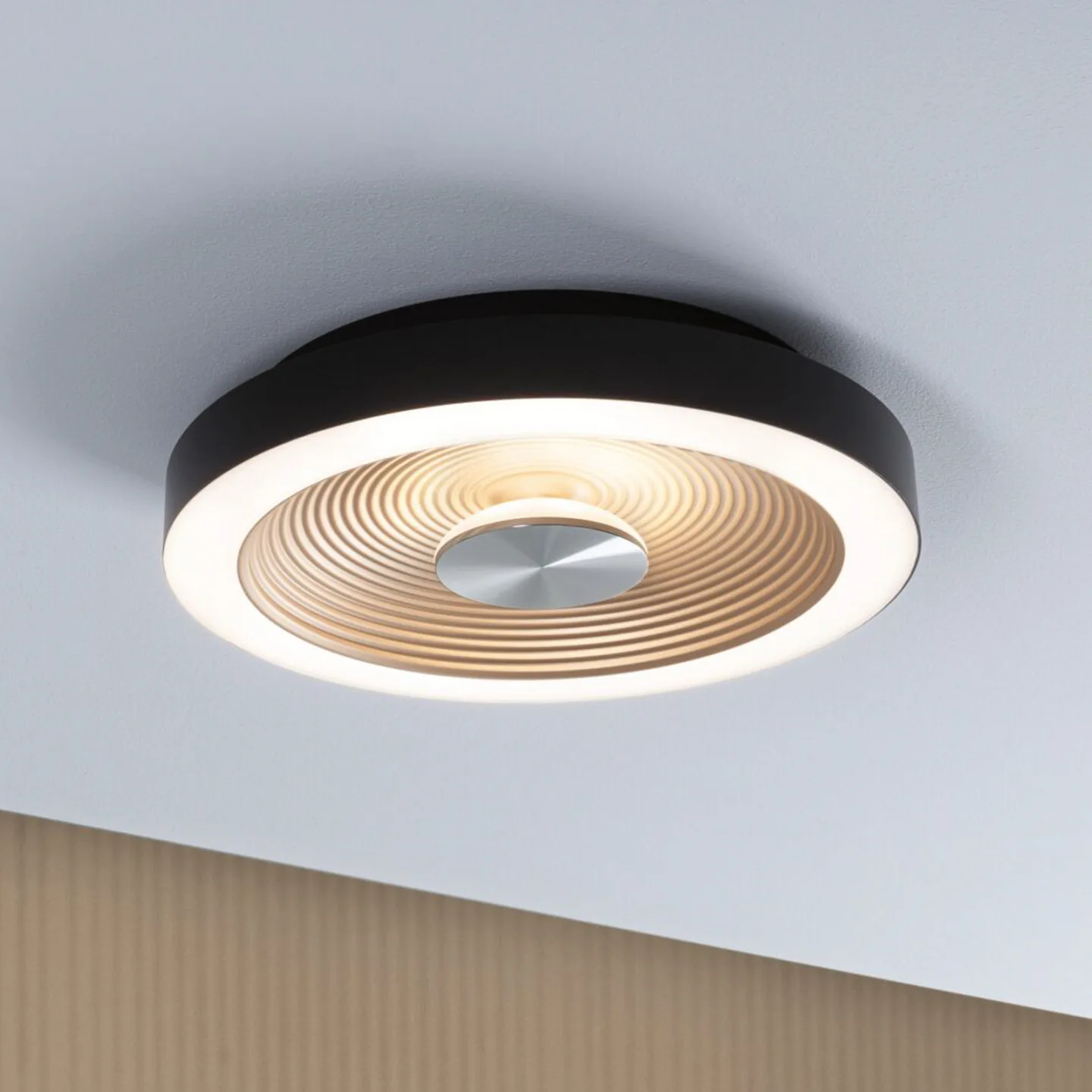 Volea LED-taklampe, IP44, Ø32 cm, svart/gull - Paulmann - Bad - Moderne - Plast - Med en lyskilde