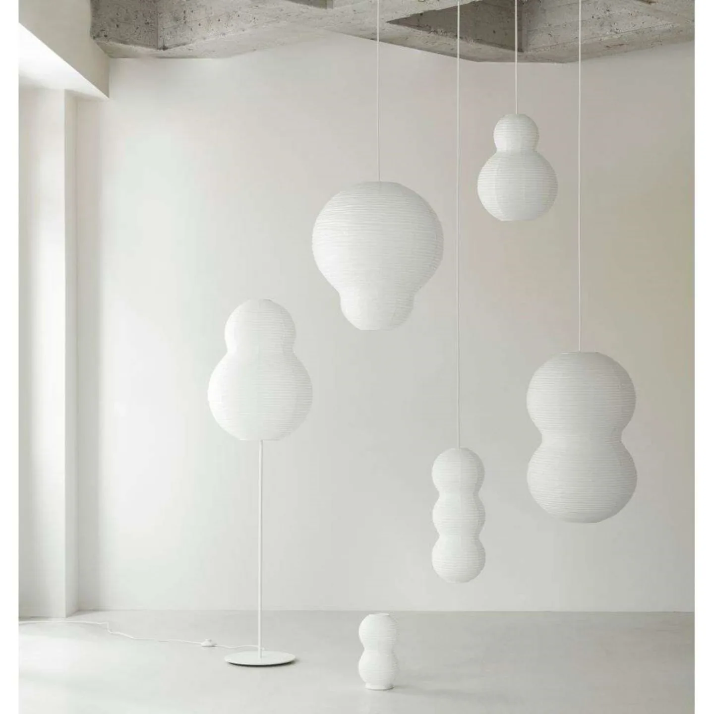 Puff Bubble Stehleuchte White - Normann Copenhagen - Wohnzimmer - Papier / Karton
