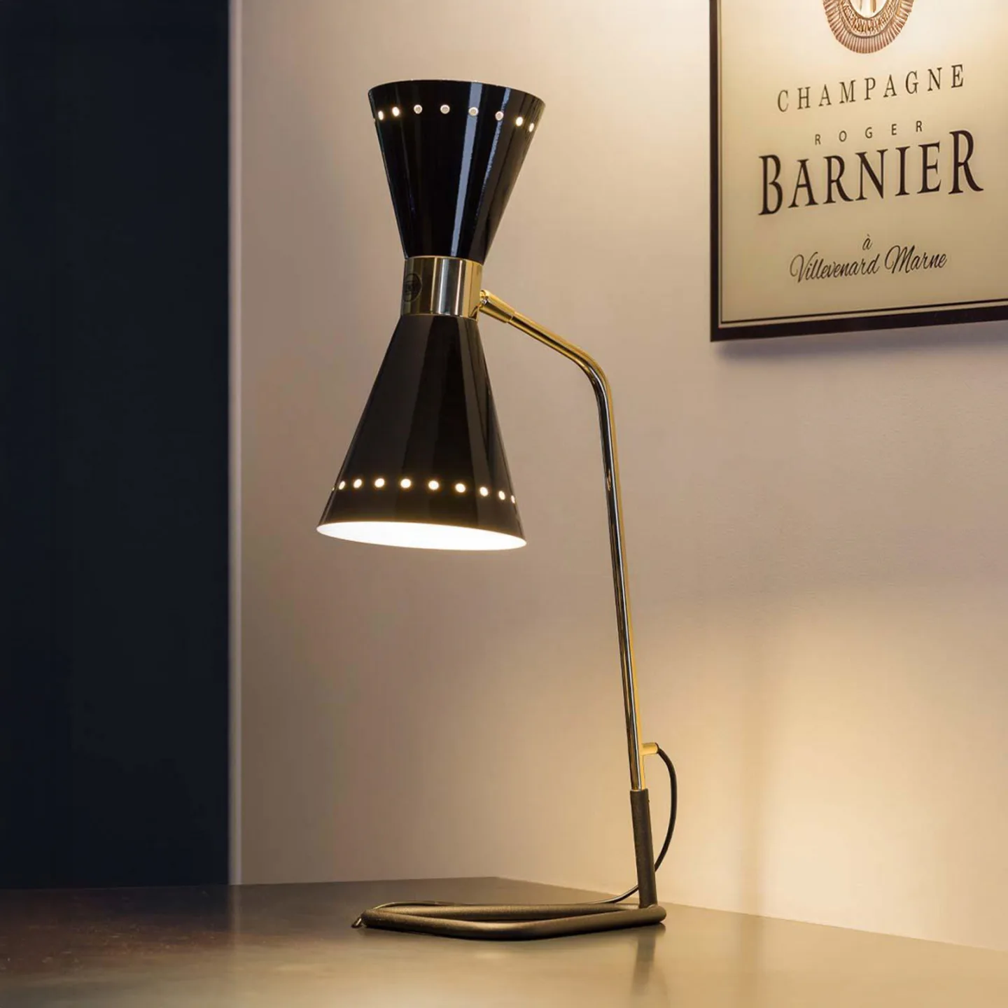 Megafono bordlampe, sort, højde 62 cm, metal - Stilnovo - Stue - Design - Med skærm