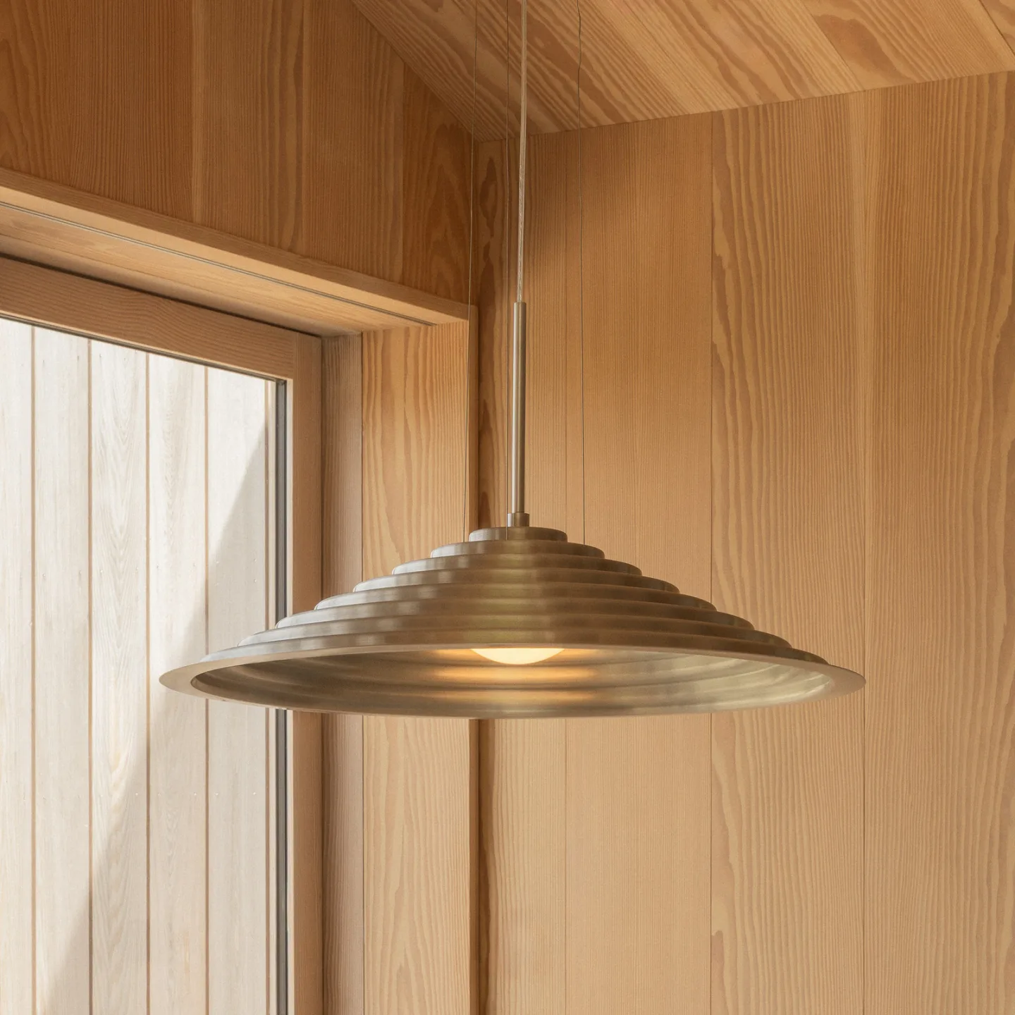 Chancery LED-Hängeleuchte, Ø 75 cm, aluminiumfarben - Audo Audo Copenhagen - Wohnzimmer - Design - Mit Schirm